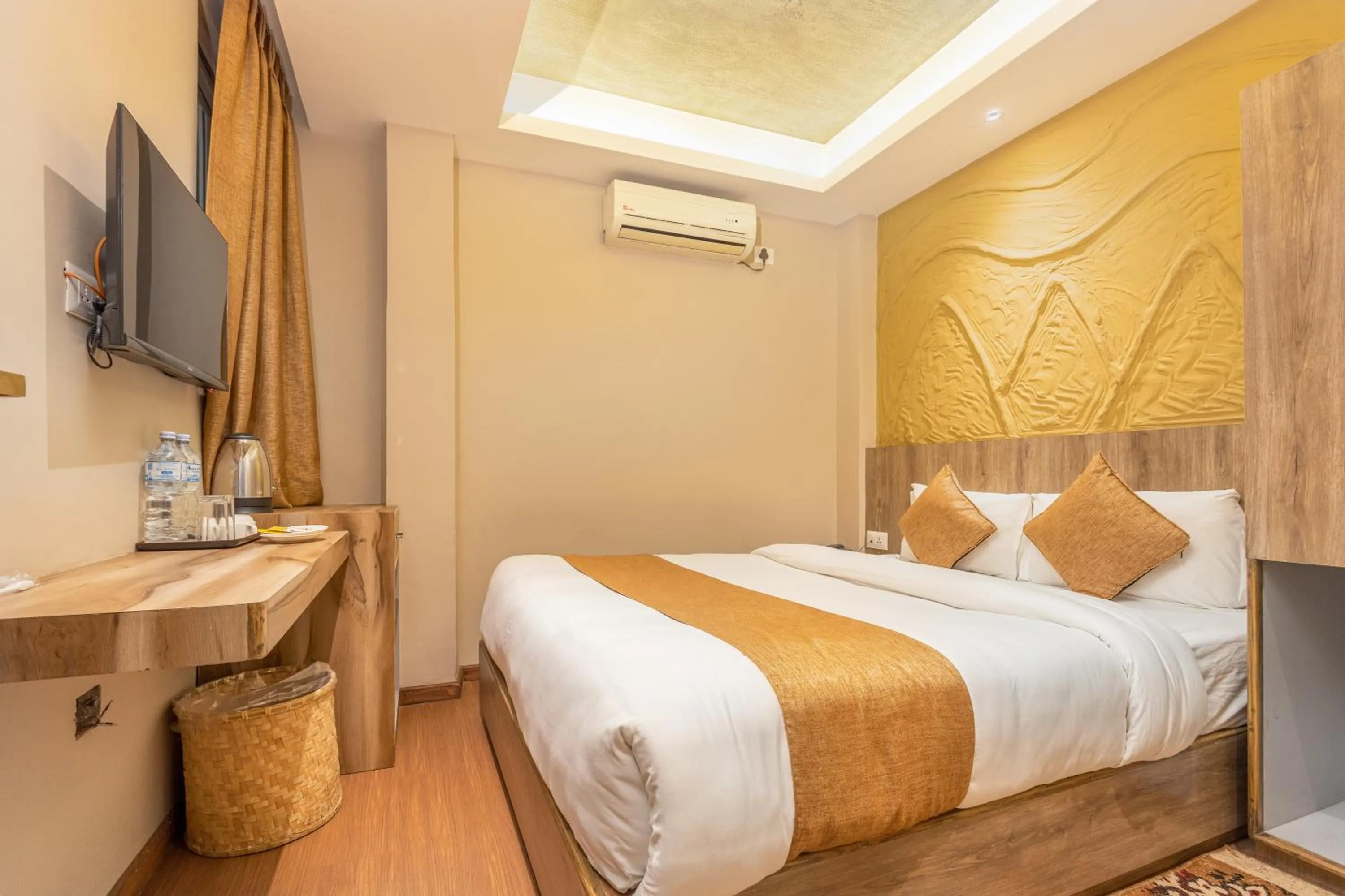 TV and multimedia, Bed in Divya Boutique Inn