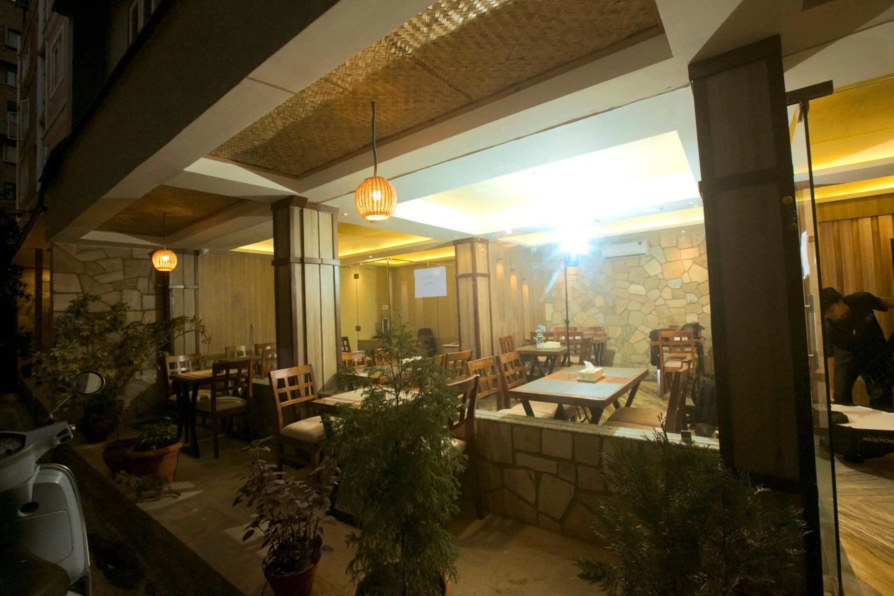 Restaurant/places to eat in Divya Boutique Inn