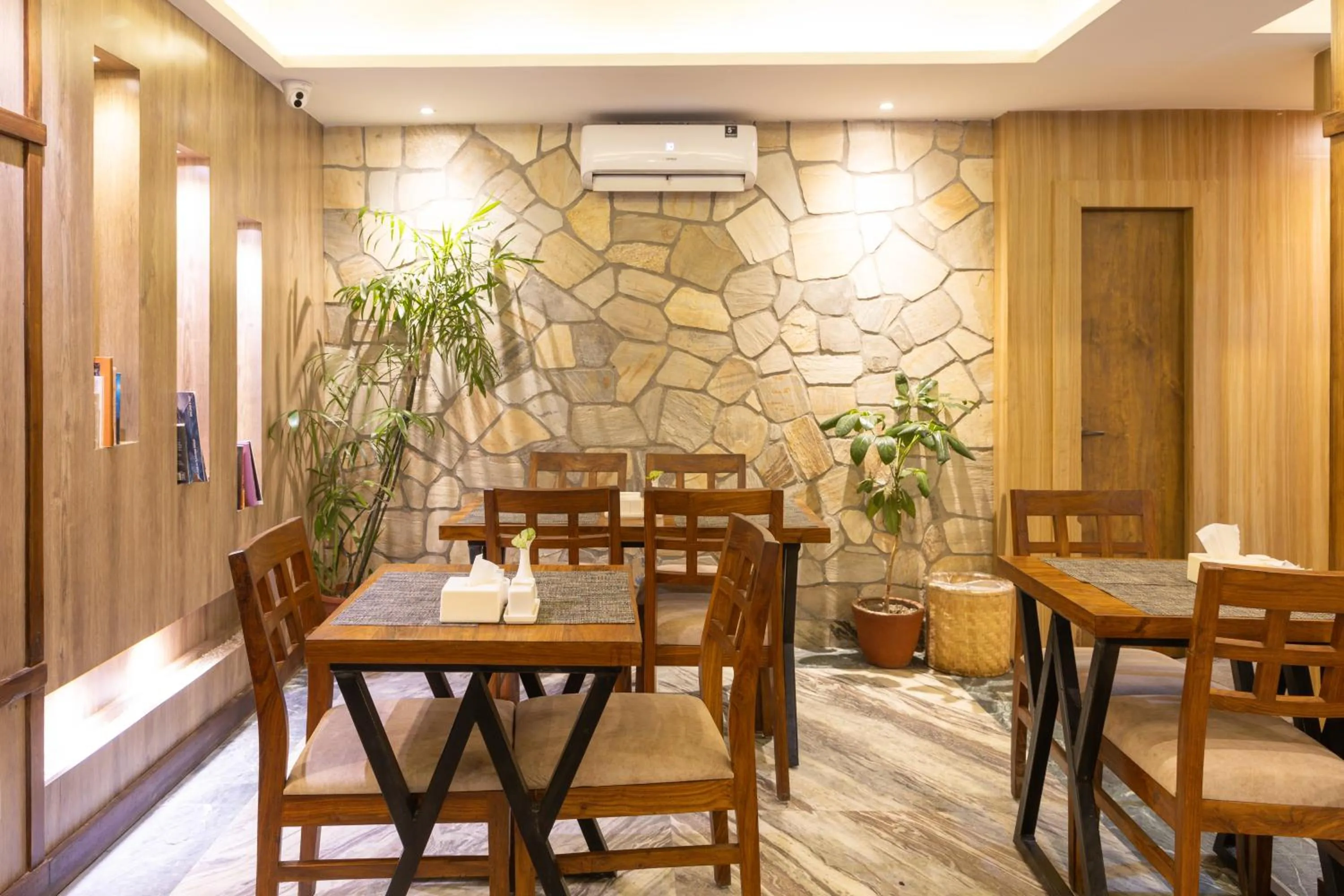 Restaurant/places to eat in Divya Boutique Inn