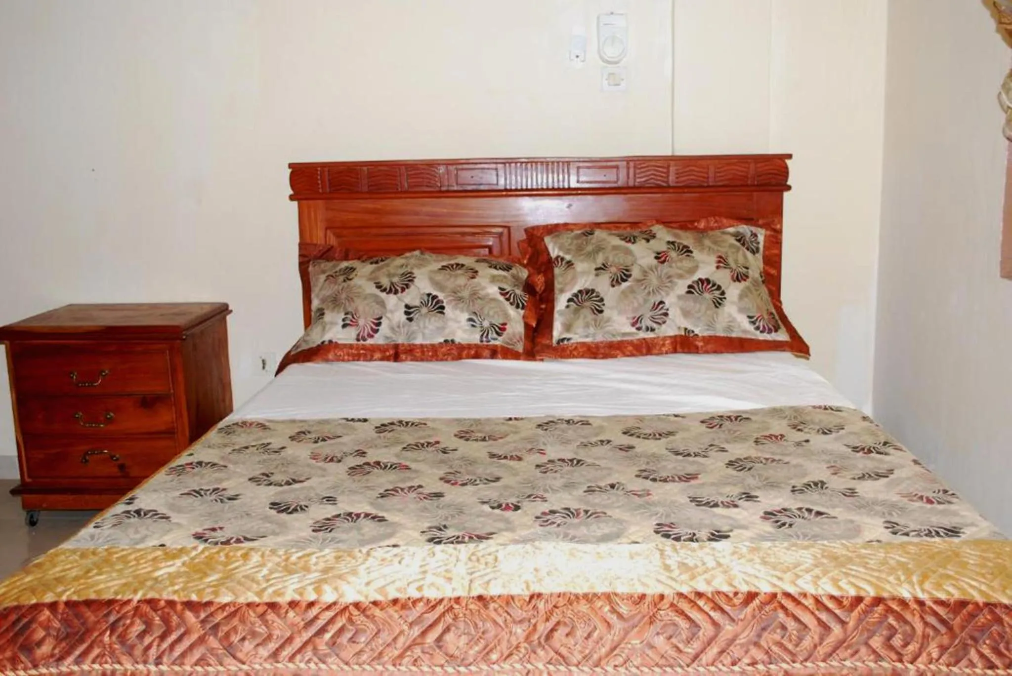 Bed in Diaspora Benin Hotel C-E