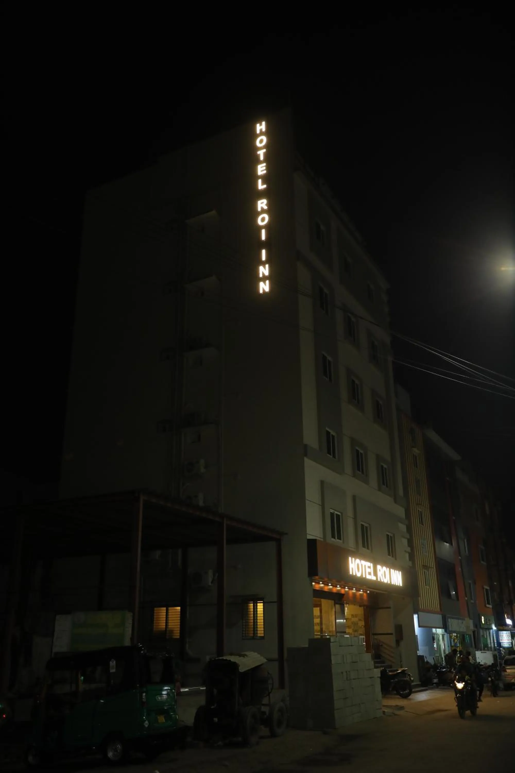 Property building in Hotel Roi Inn