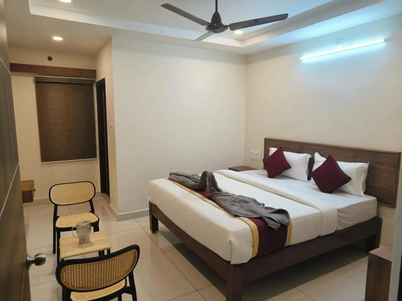 Bedroom, Bed in Hotel Roi Inn