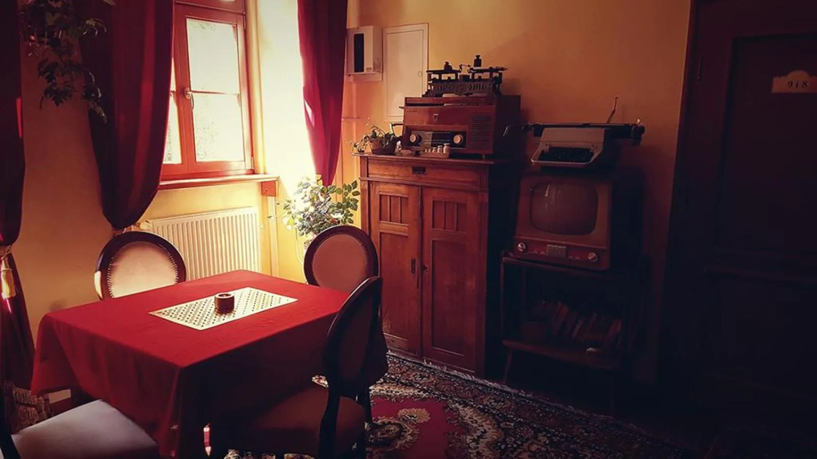 Communal lounge/ TV room in Zamek Dobroszyce