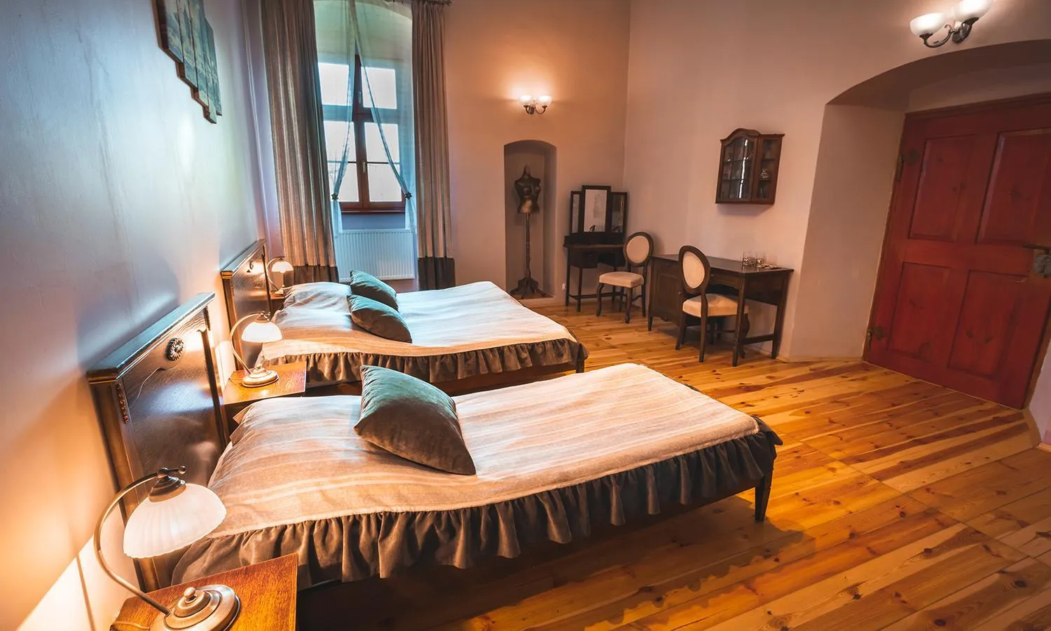 Photo of the whole room, Bed in Zamek Dobroszyce