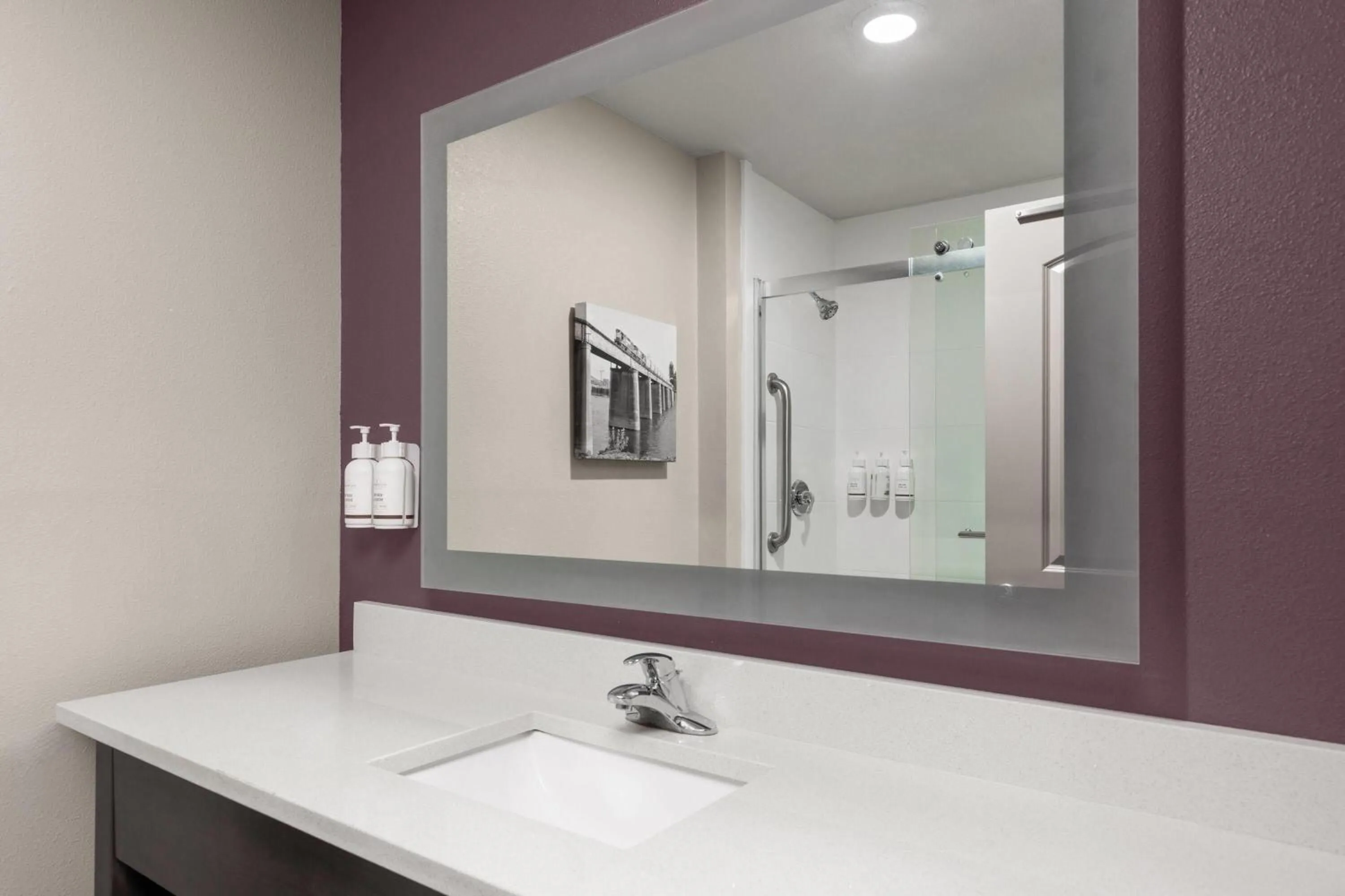 Bathroom in La Quinta by Wyndham Chattanooga - Lookout Mtn