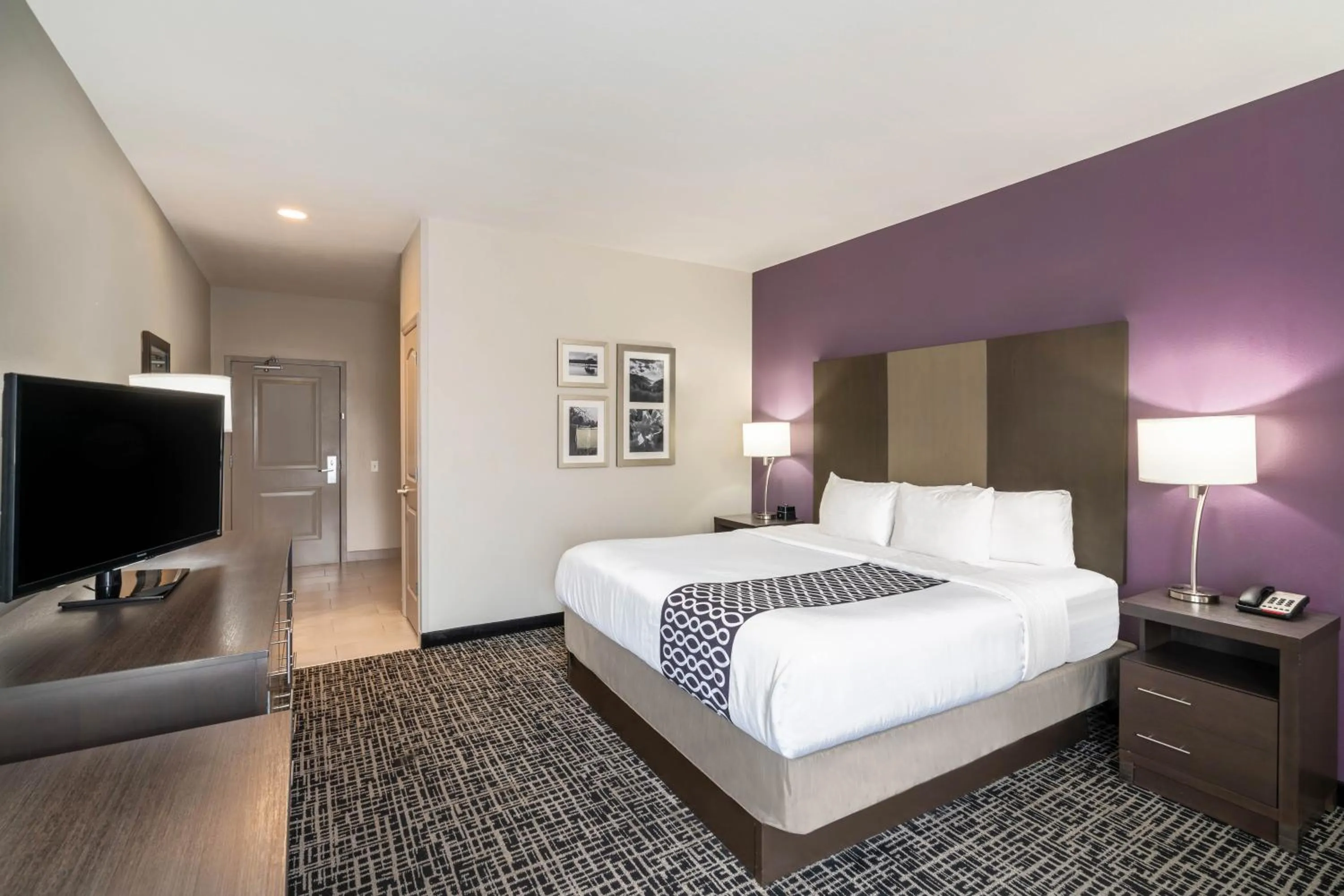 Bedroom, Bed in La Quinta by Wyndham Chattanooga - Lookout Mtn