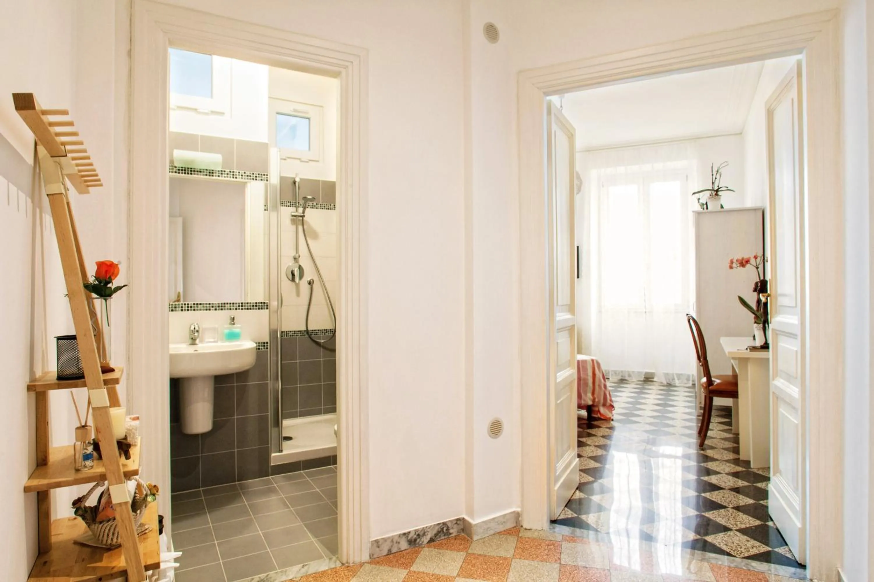 Bathroom in Vatica B&B Roma