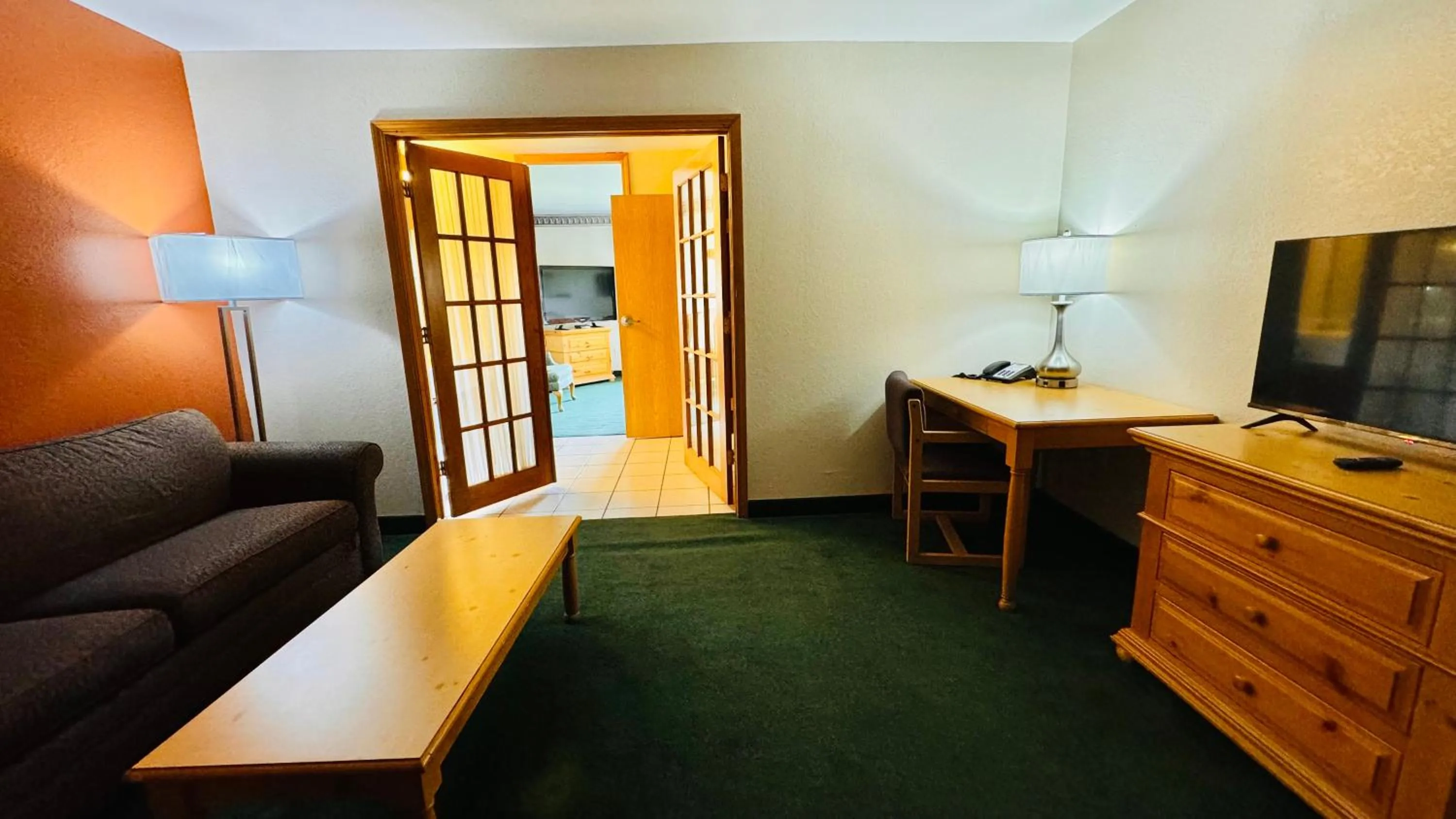 Bed in Regency Inn and Suites