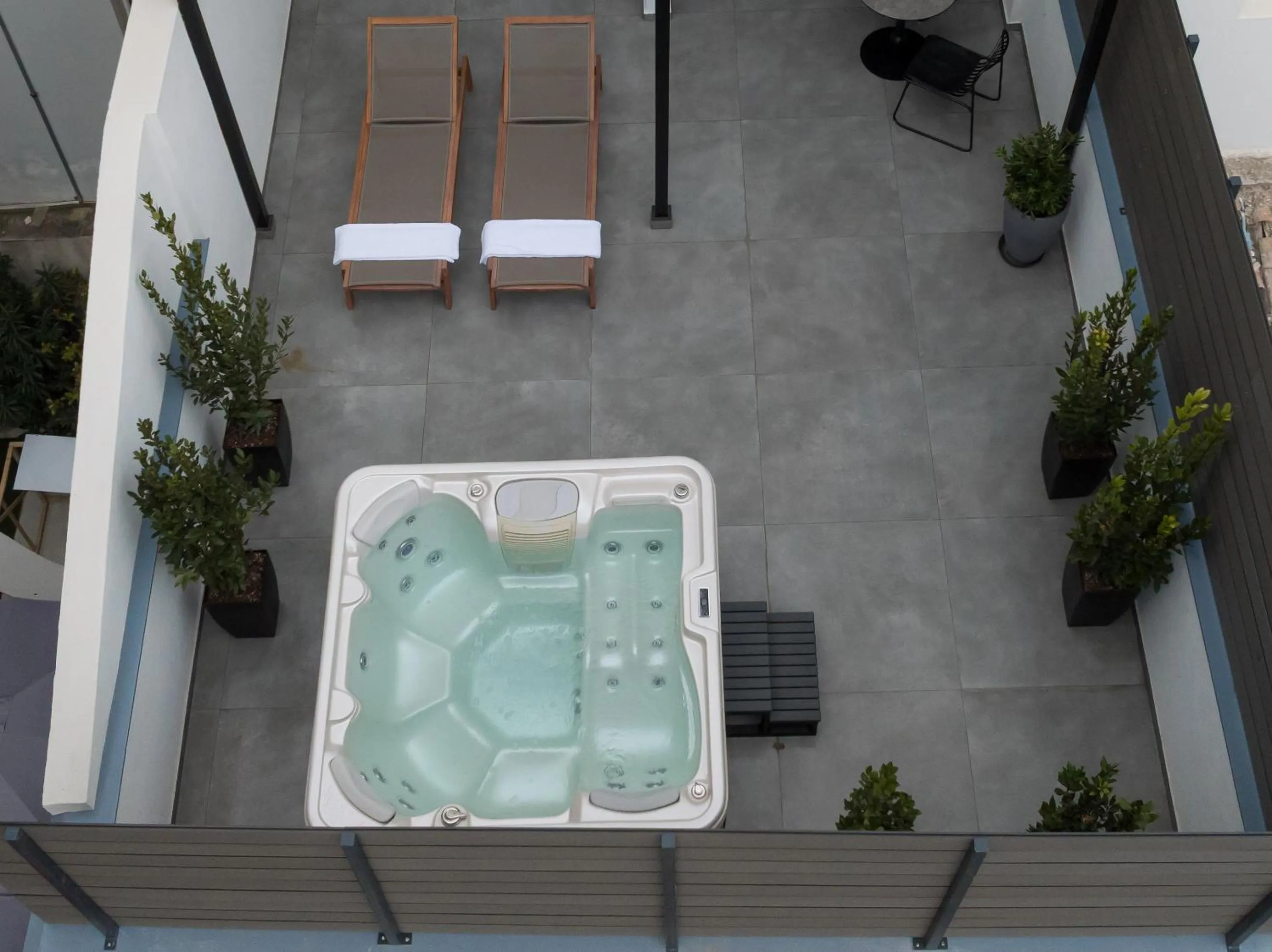 Hot Tub in Vision Gazi