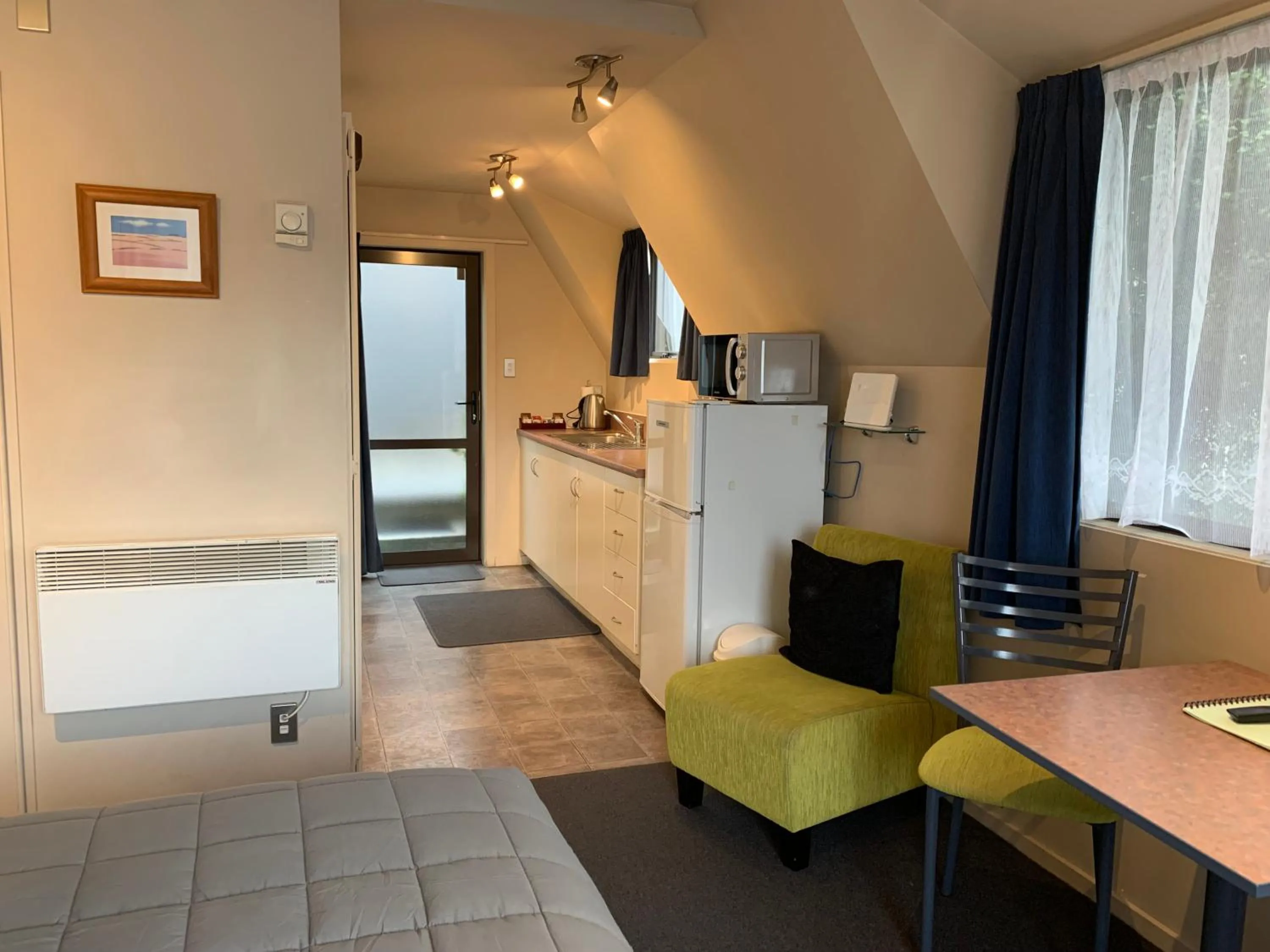 Dining area in Wakatipu View Apartments