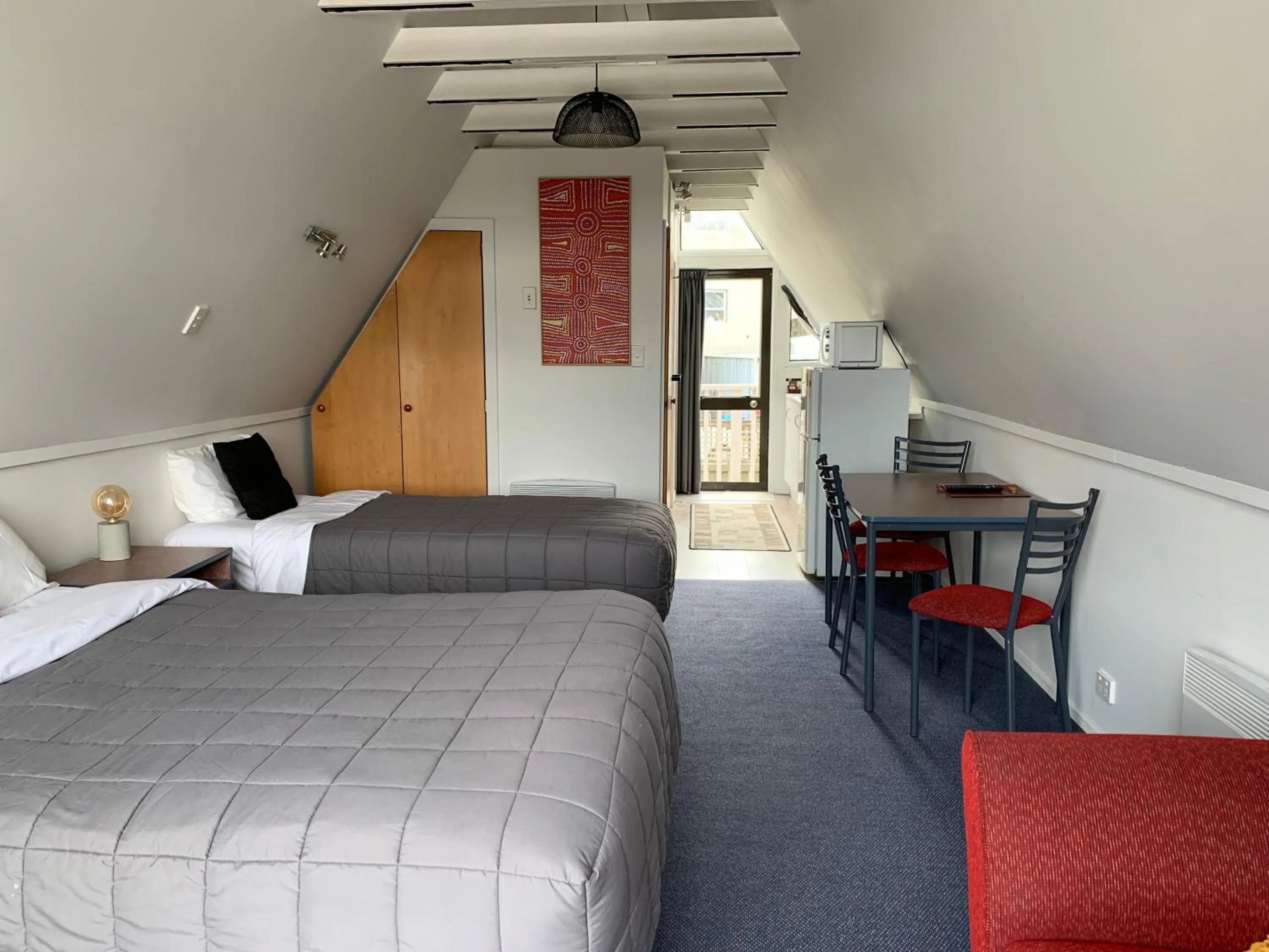 Kitchen or kitchenette, Bed in Wakatipu View Apartments