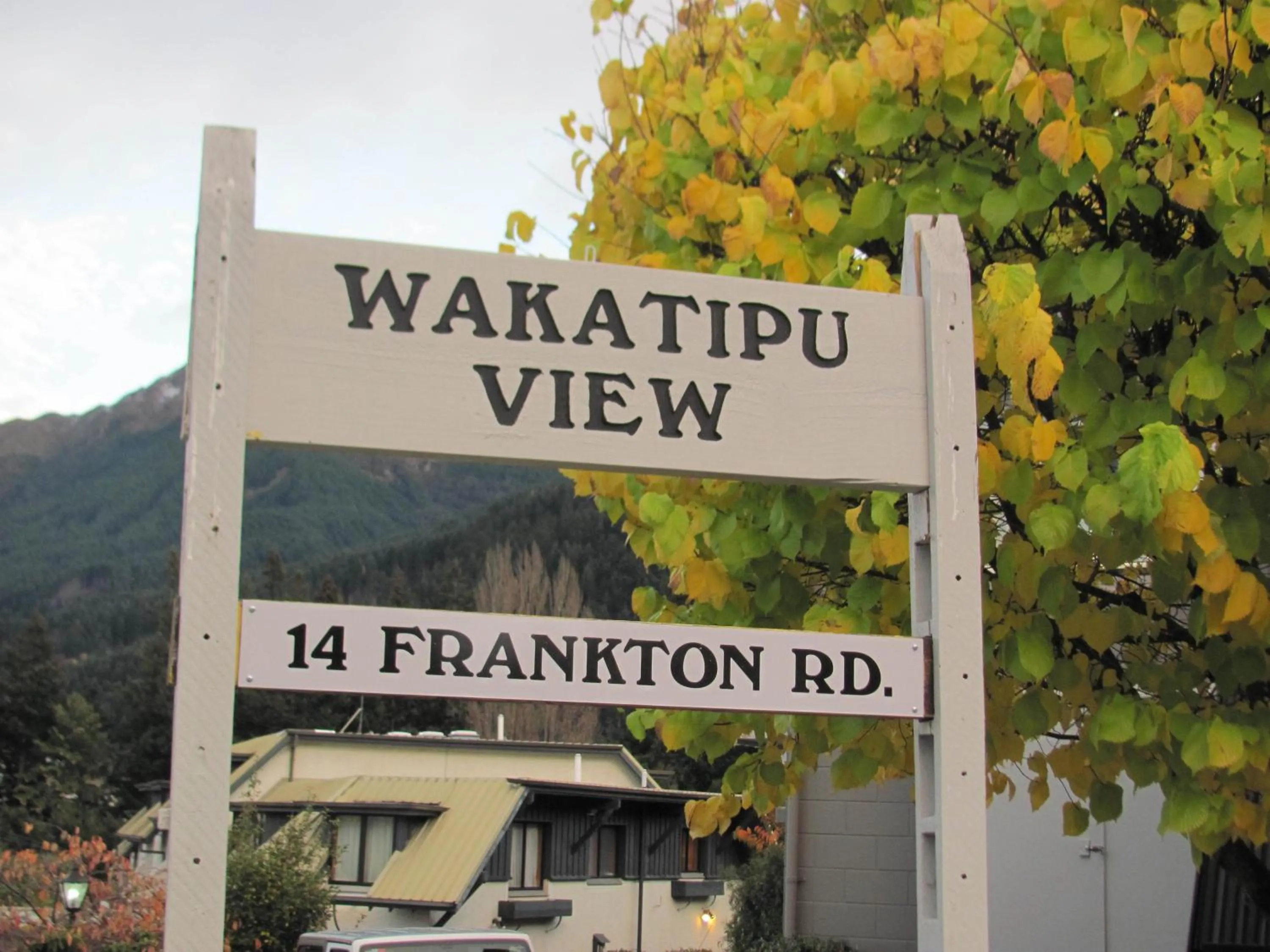 Property logo or sign in Wakatipu View Apartments