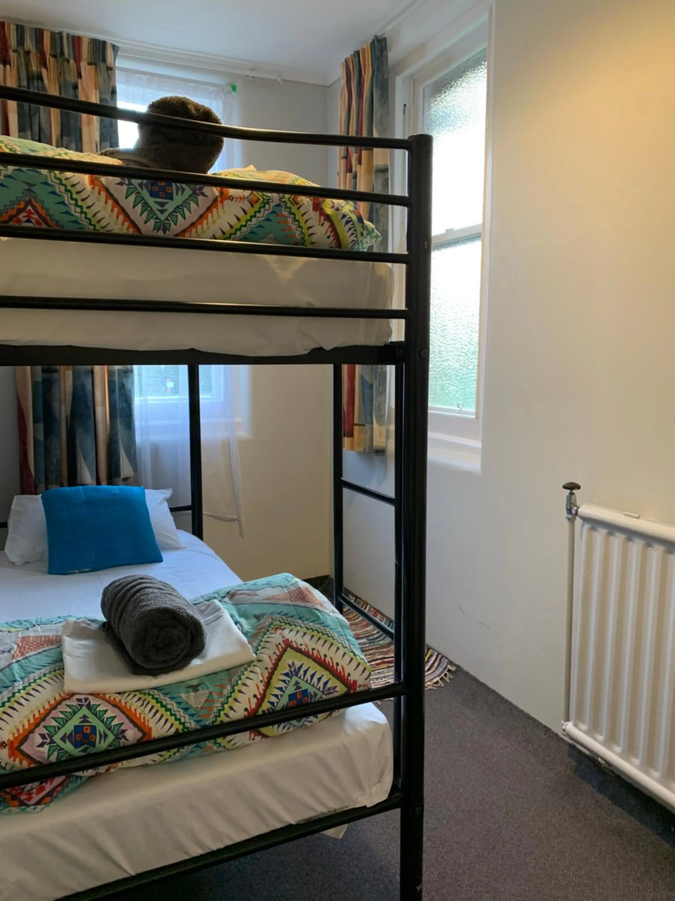 Photo of the whole room, Bed in Thomas's Catlins Lodge and Camp Ground