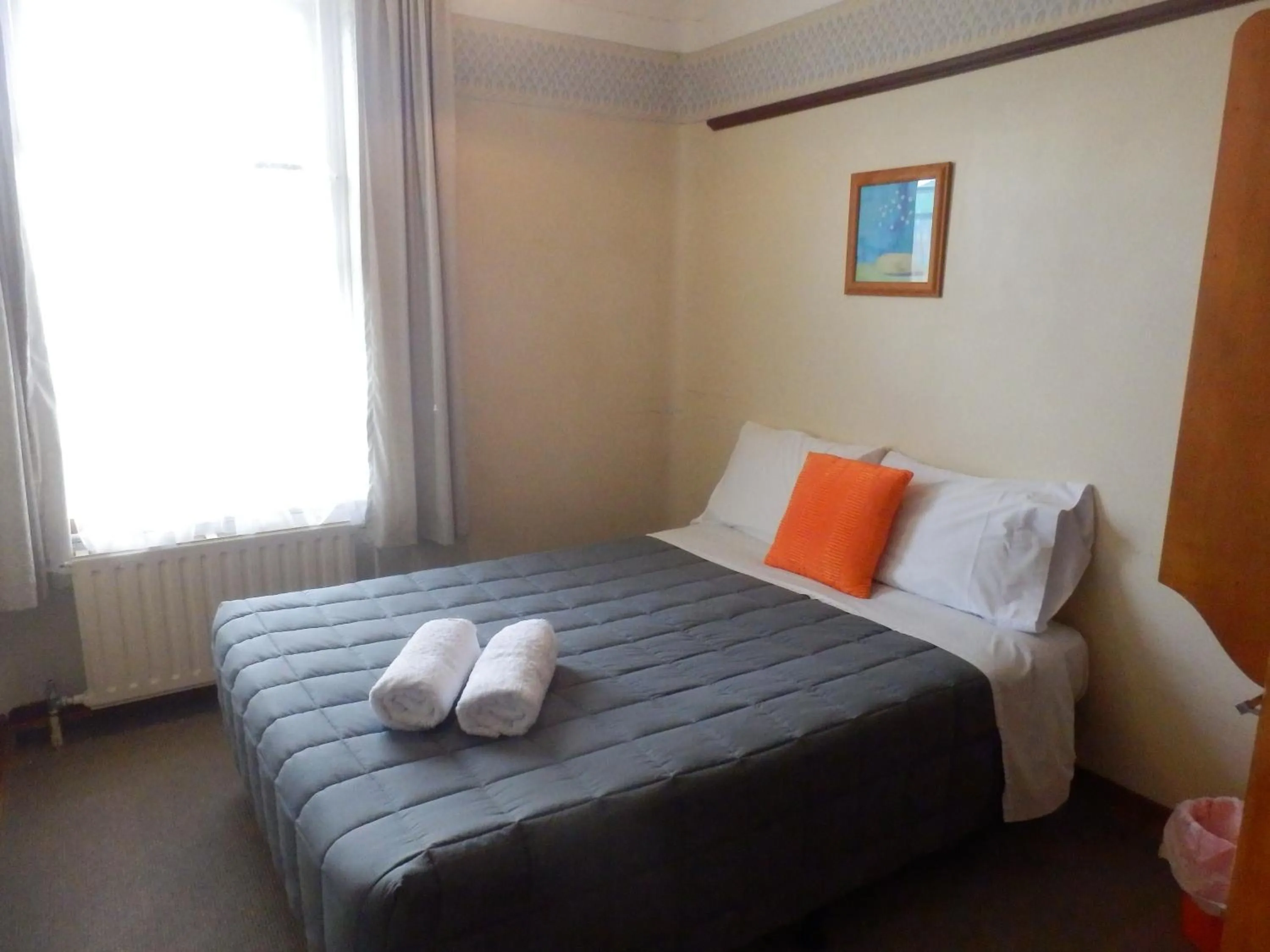 Bed in Thomas's Catlins Lodge and Camp Ground