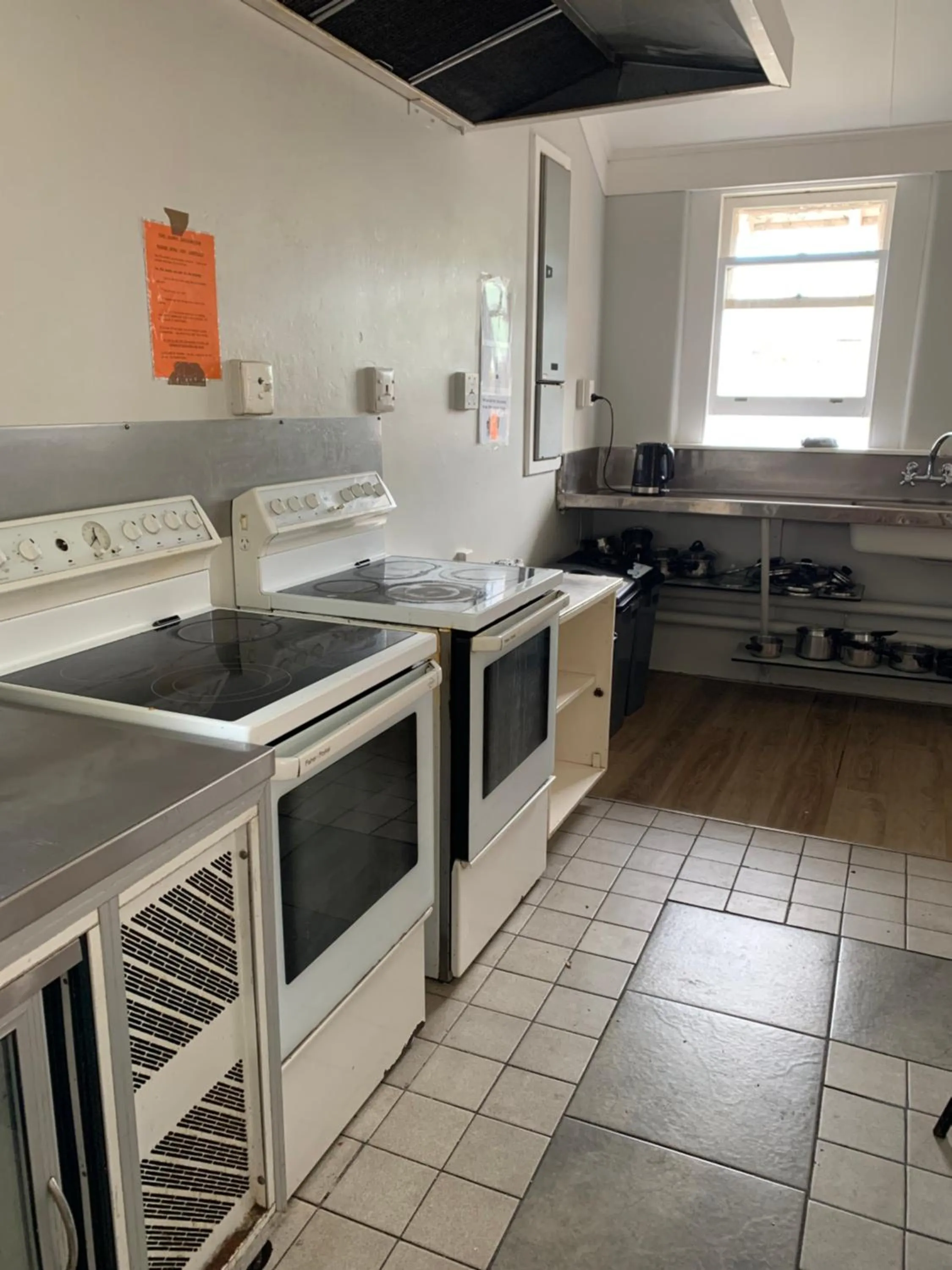 Kitchen or kitchenette in Thomas's Catlins Lodge and Camp Ground