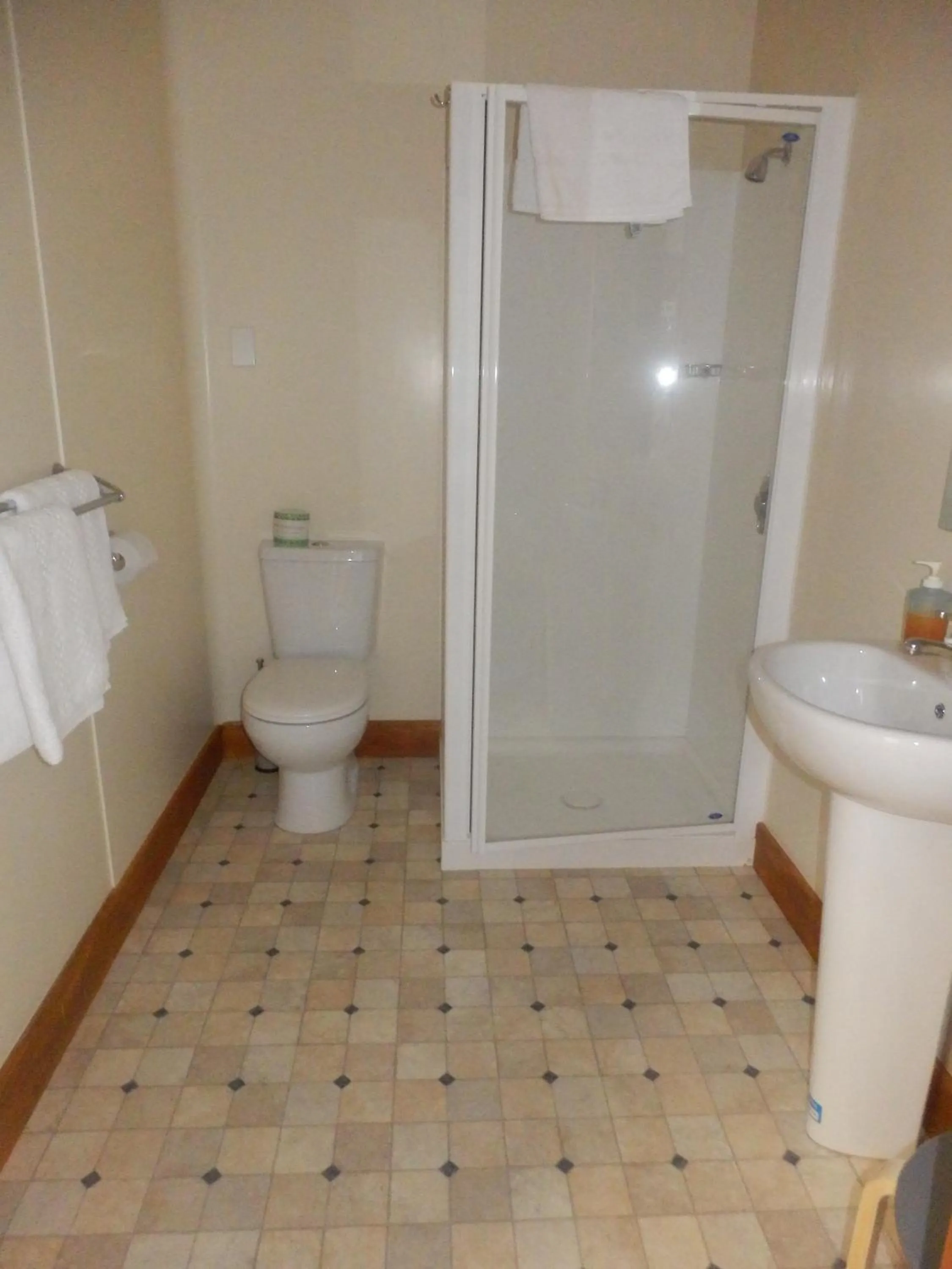 Bathroom in Thomas's Catlins Lodge and Camp Ground