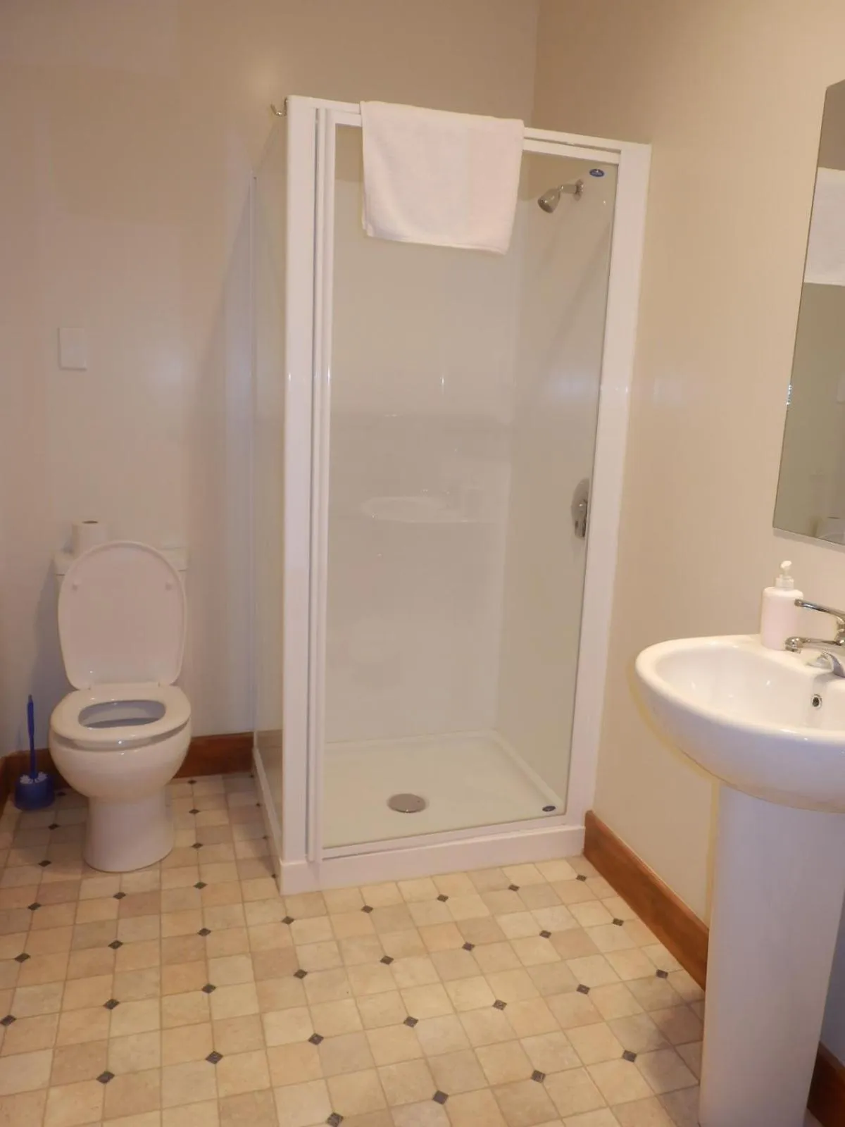 Shower in Thomas's Catlins Lodge and Camp Ground