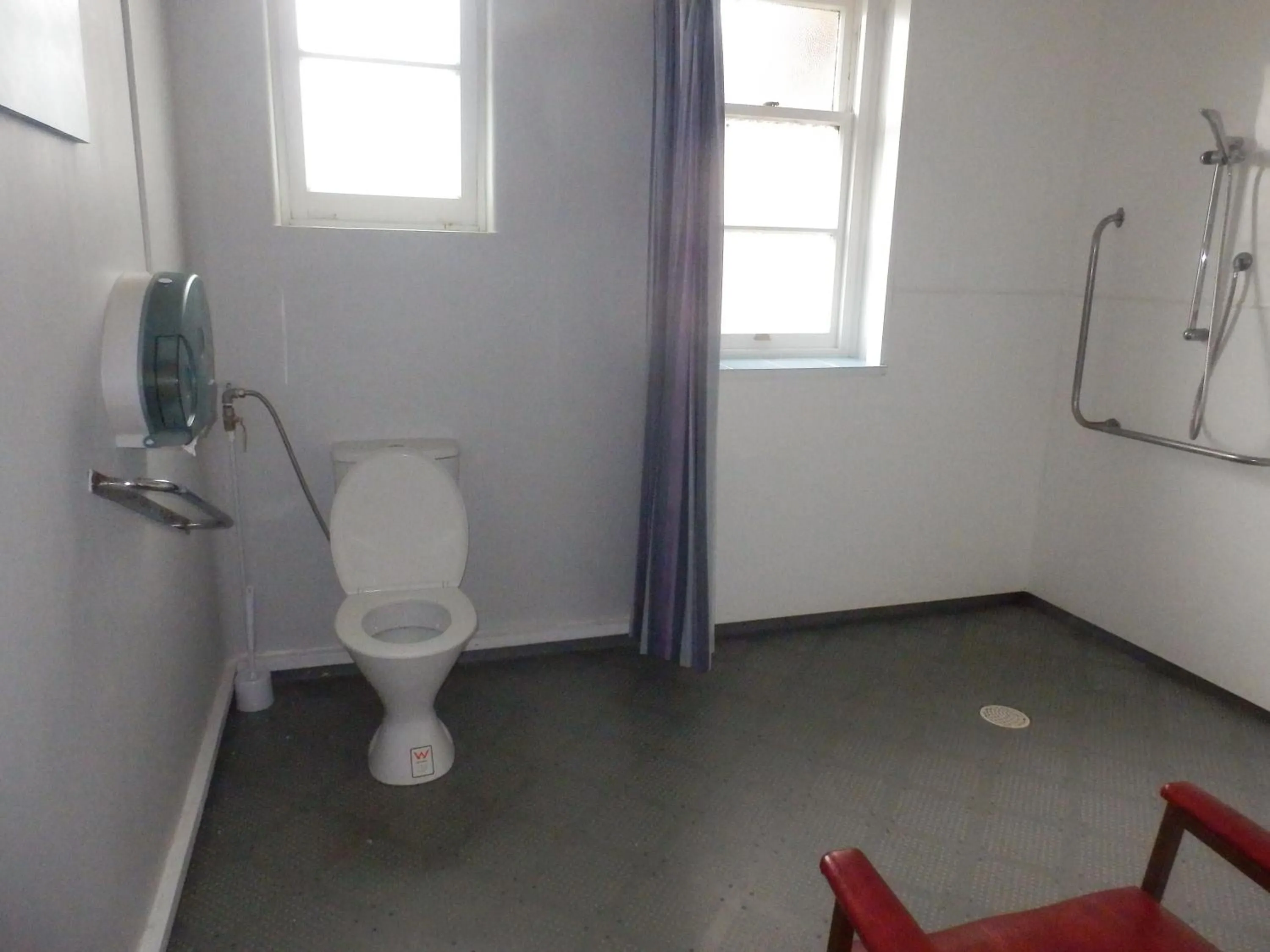 Bathroom in Thomas's Catlins Lodge and Camp Ground