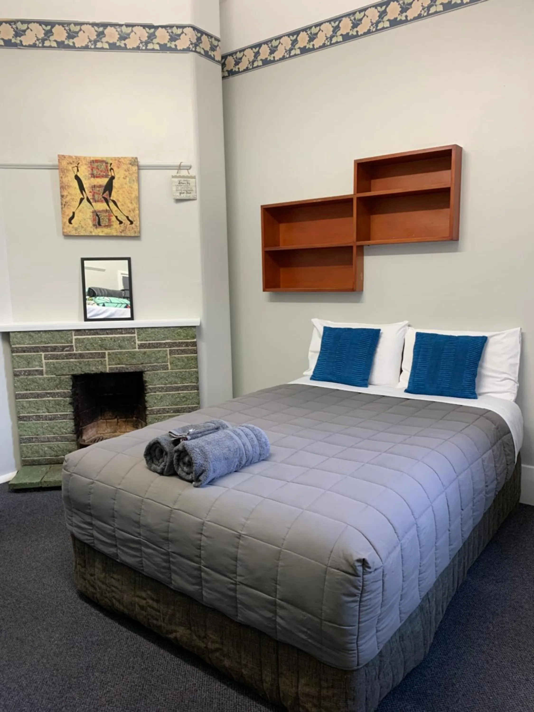 Bed in Thomas's Catlins Lodge and Camp Ground