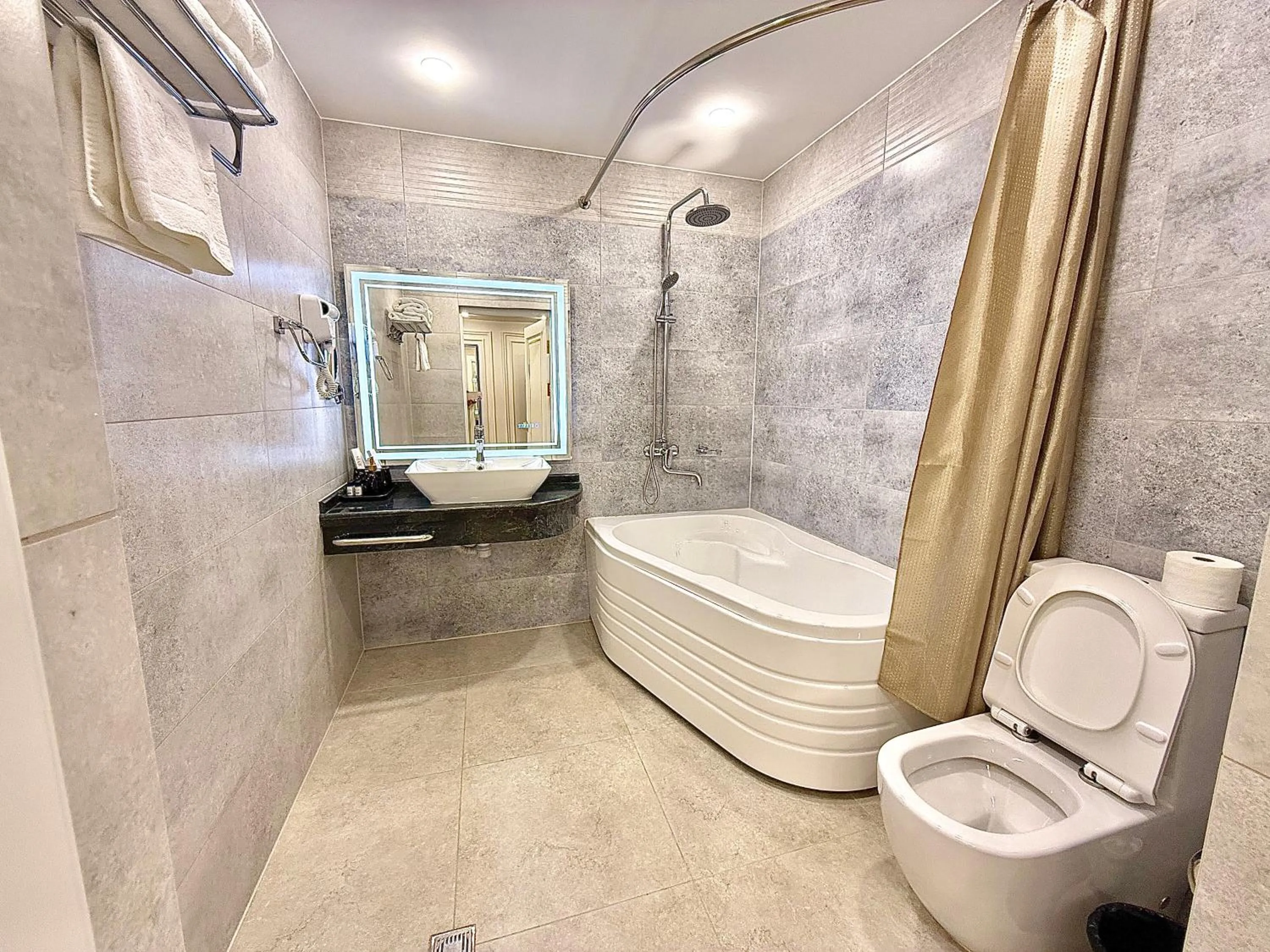 Bath in Siab Hotel Premium