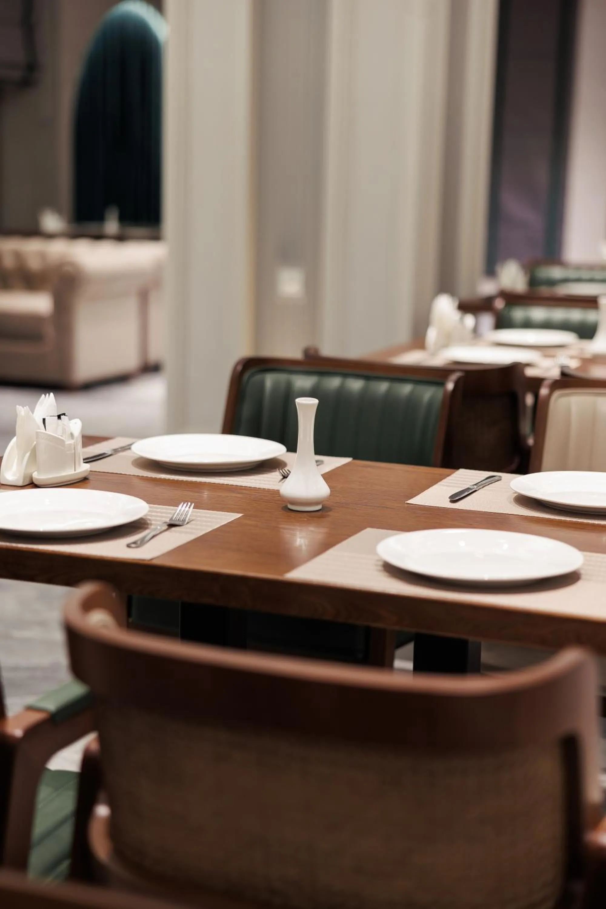 Restaurant/places to eat in Siab Hotel Premium