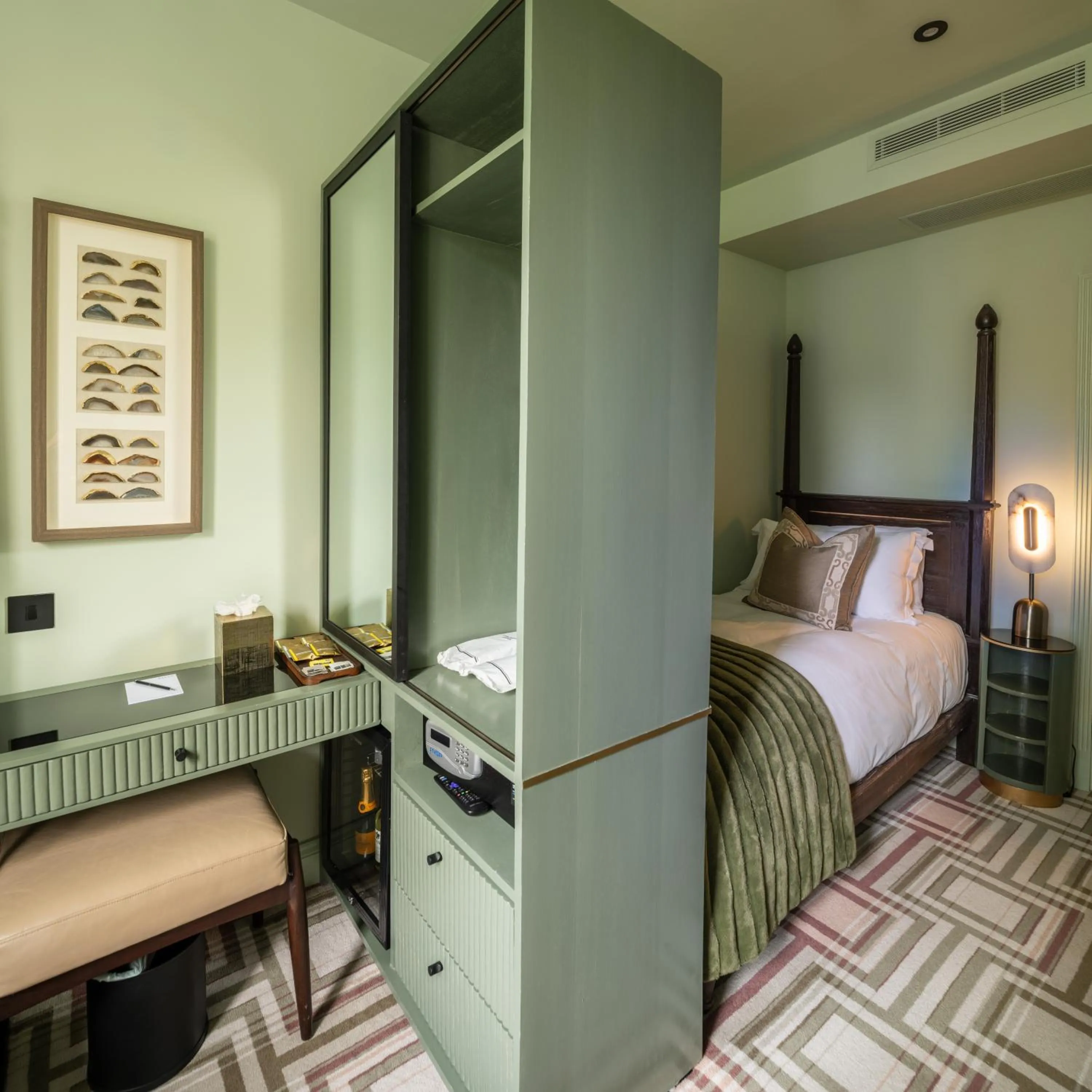 Bed in Ellen Kensington