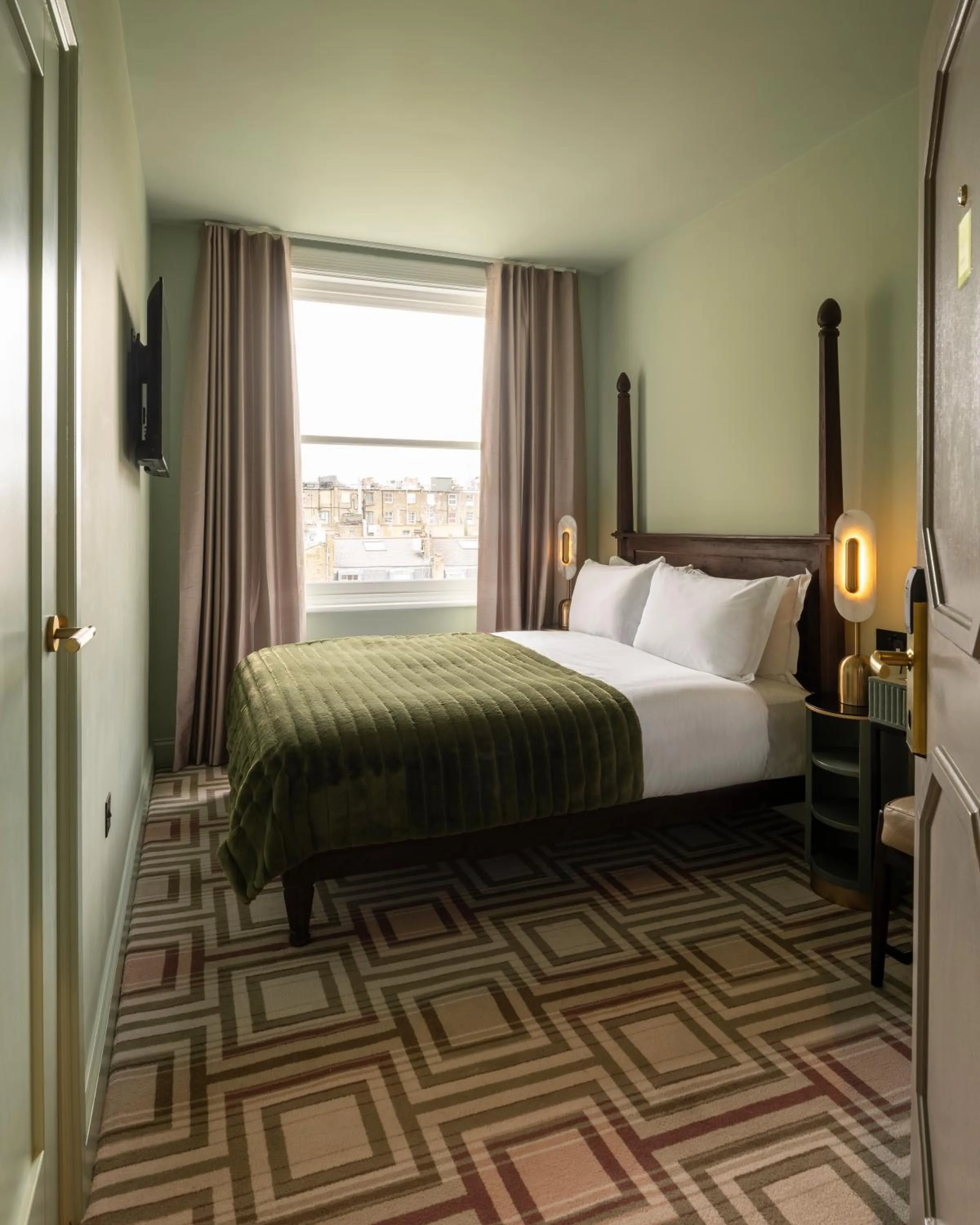 Bed in Ellen Kensington