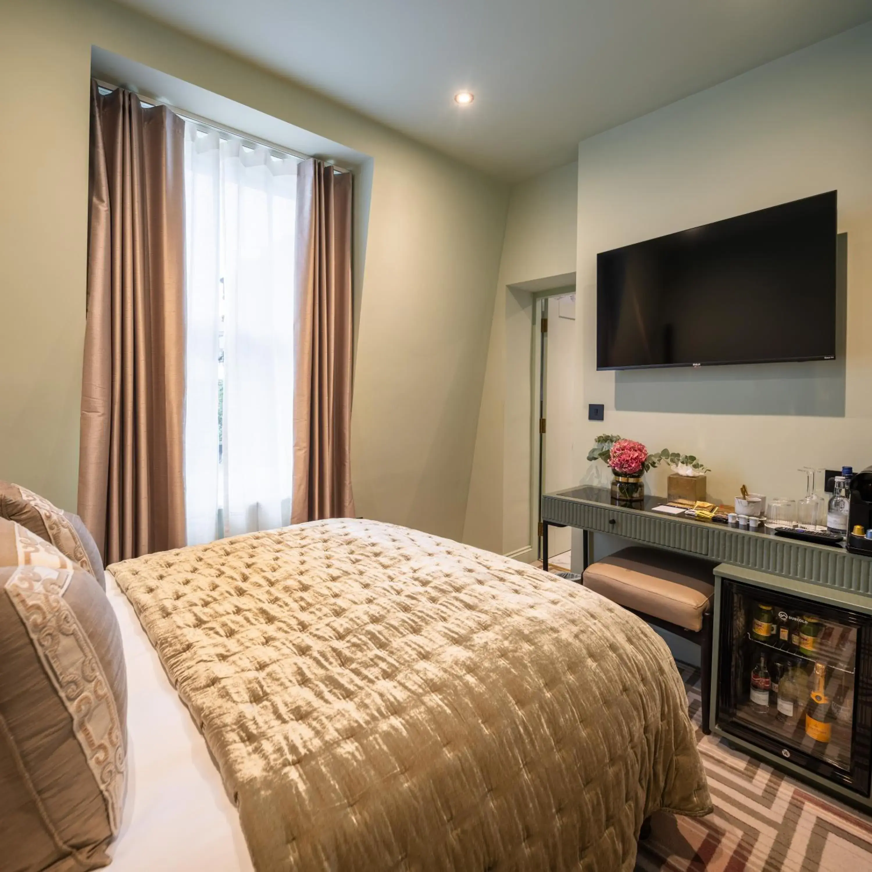 Compact Double in Ellen Kensington Compact Double in Ellen Kensington