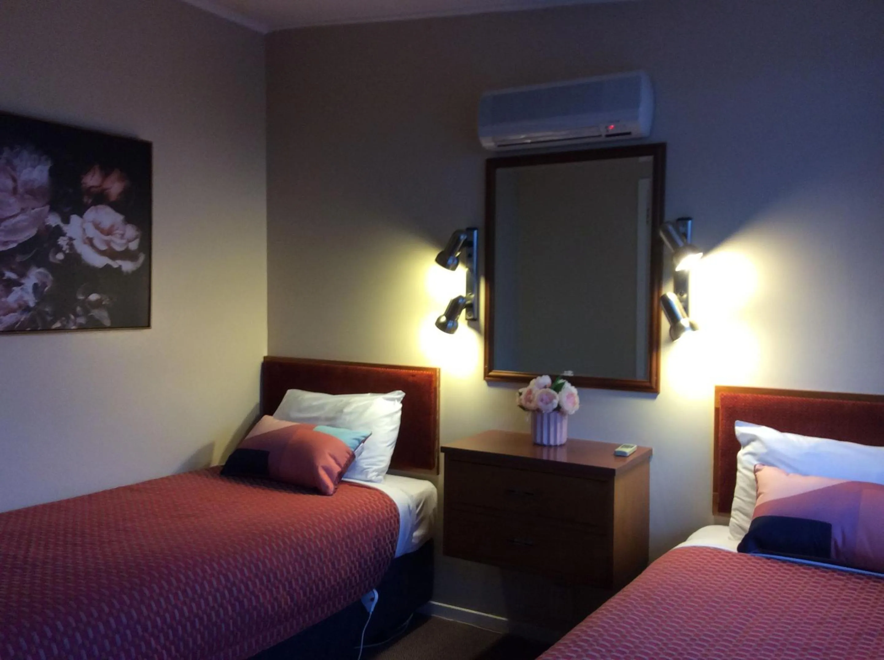 Bed in AAA Marlin Motel