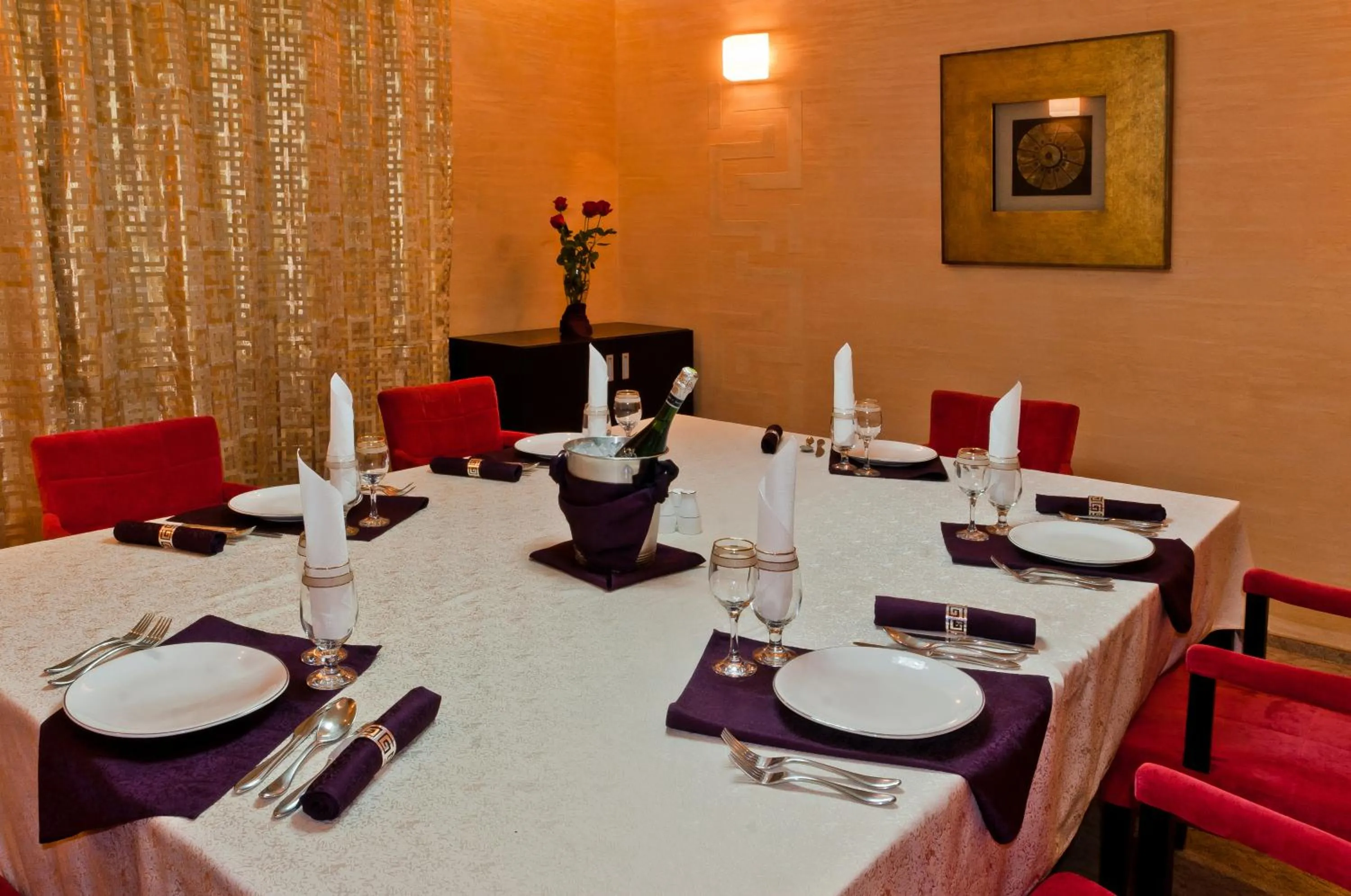 Restaurant/places to eat in Urgoo hotel