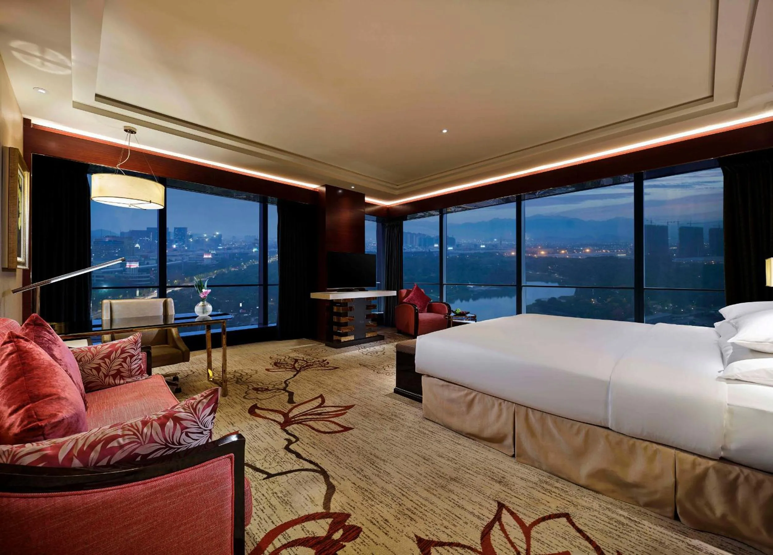 Photo of the whole room, Bed in Sanding New Century Grand Hotel Yiwu