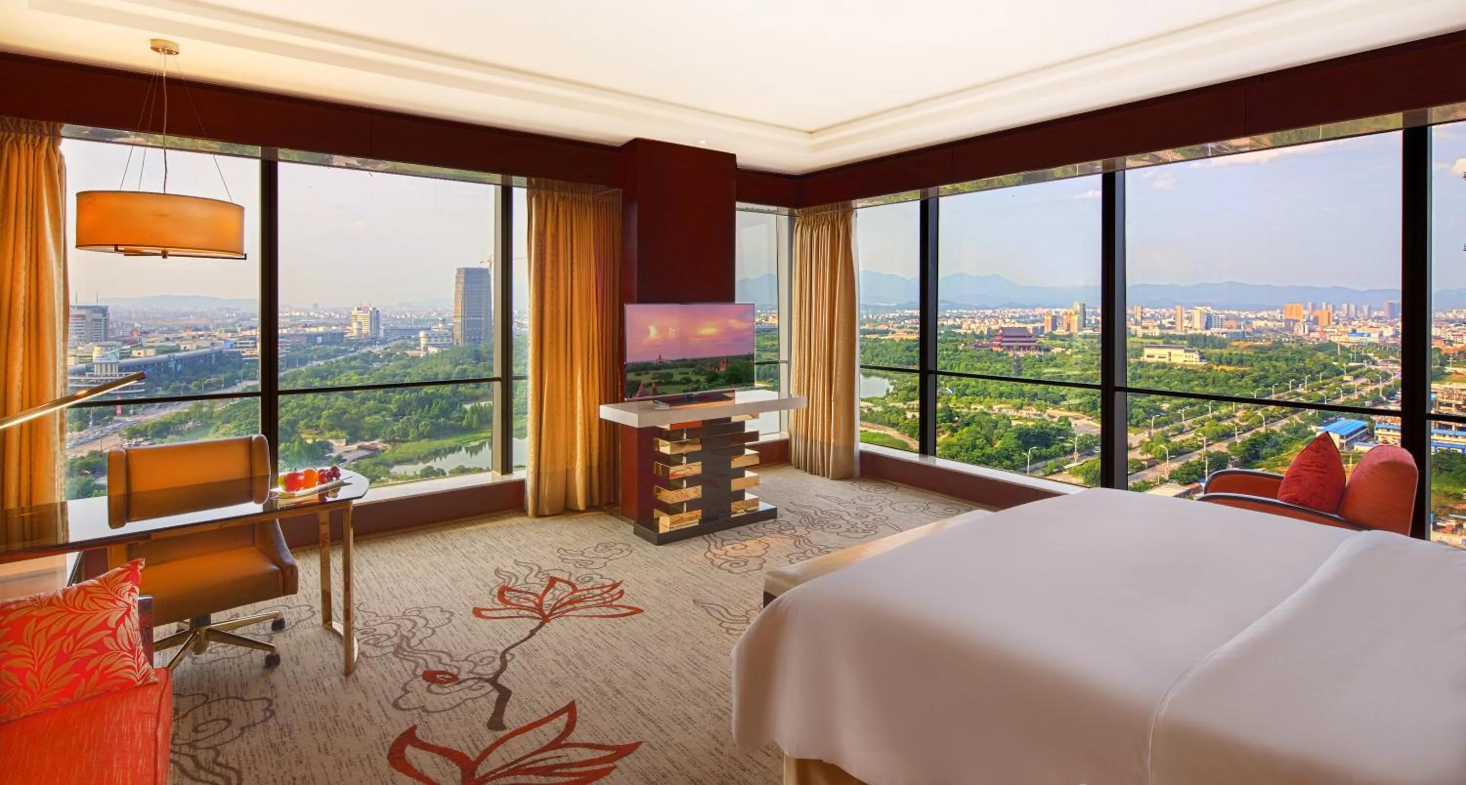 Photo of the whole room, Bed in Sanding New Century Grand Hotel Yiwu