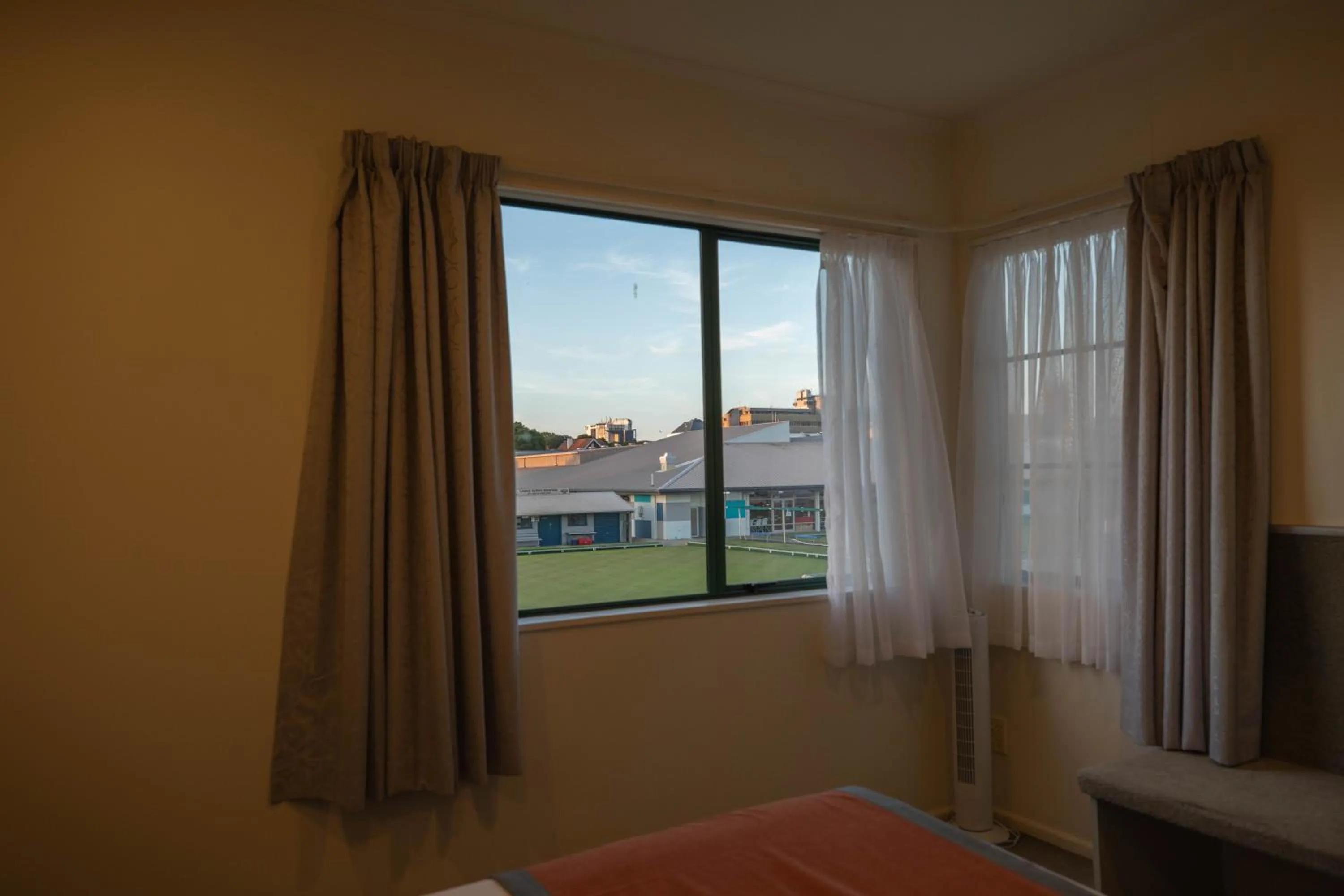 Bedroom, Bed in Camelot Motor Lodge and Conference Centre