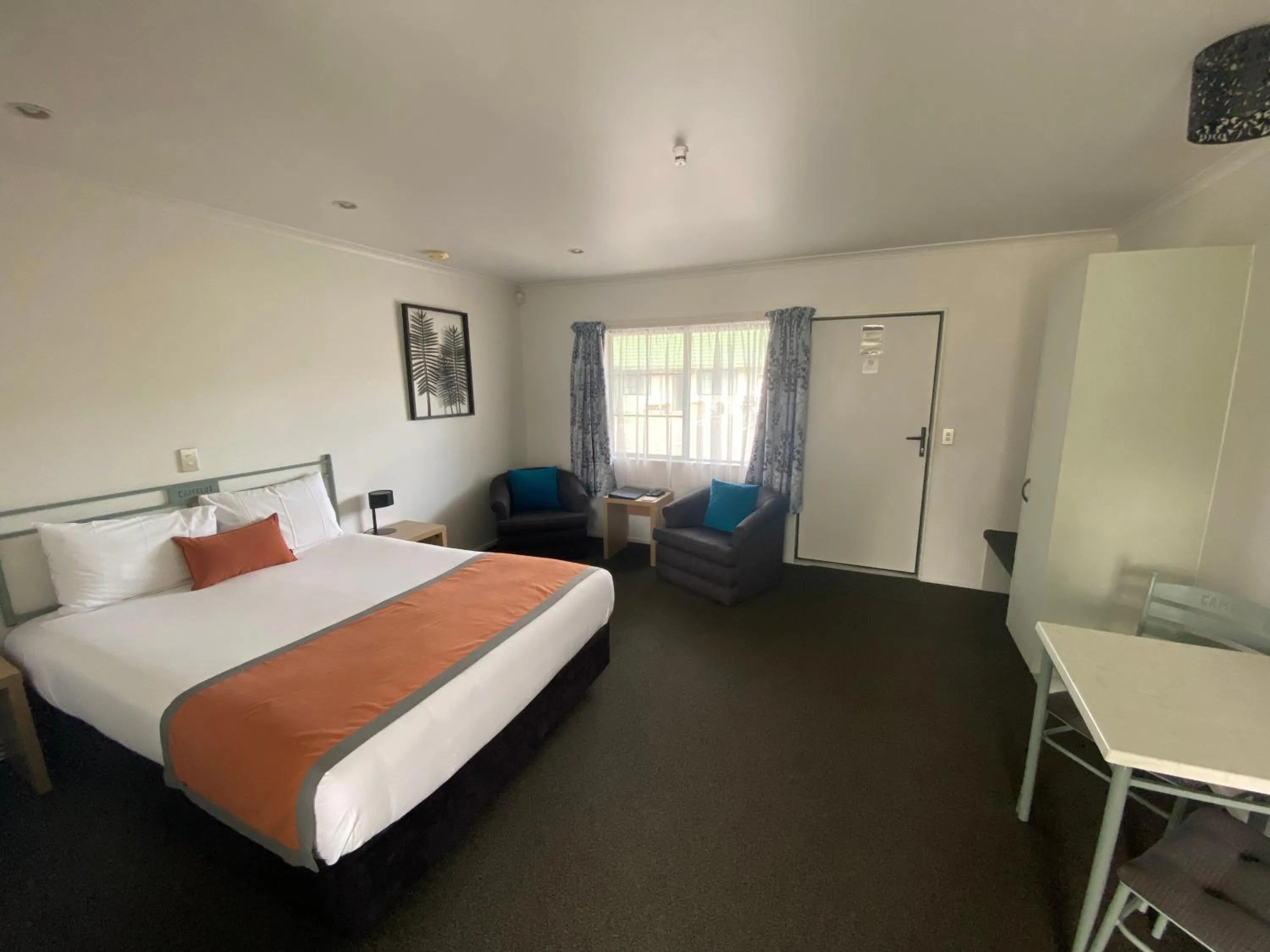 Bedroom, Bed in Camelot Motor Lodge and Conference Centre