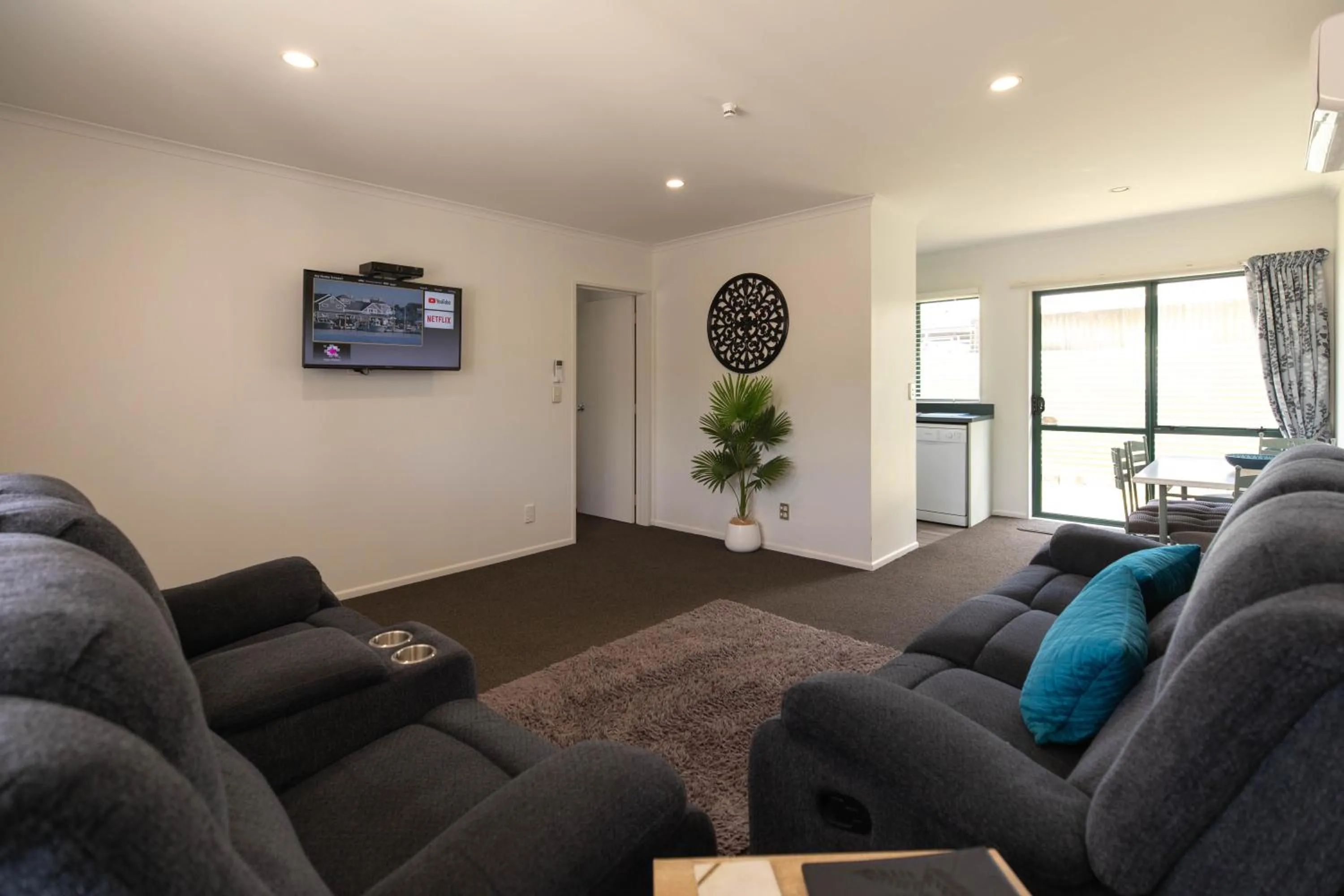 Living room in Camelot Motor Lodge and Conference Centre