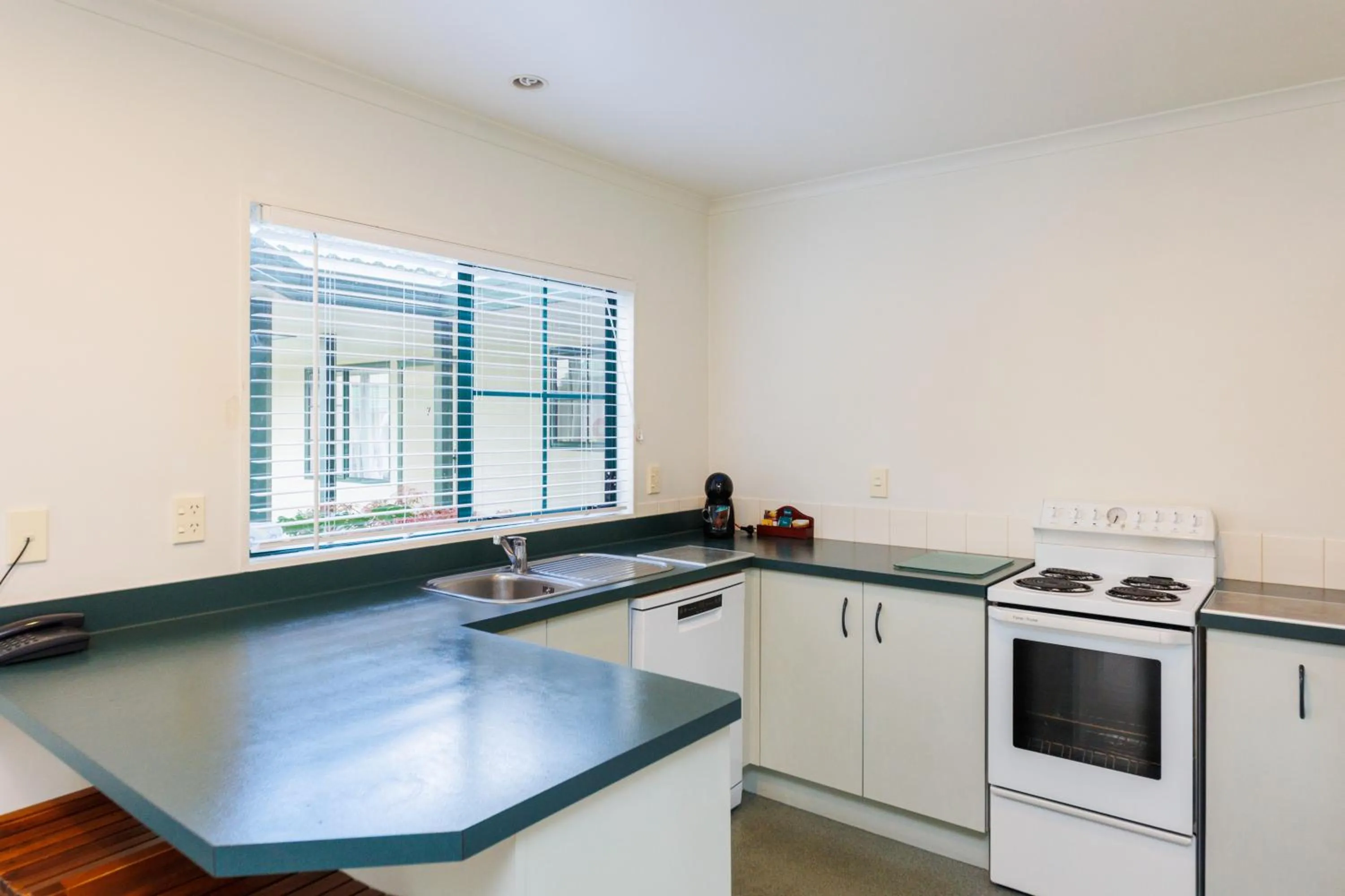 Coffee/tea facilities in Camelot Motor Lodge and Conference Centre