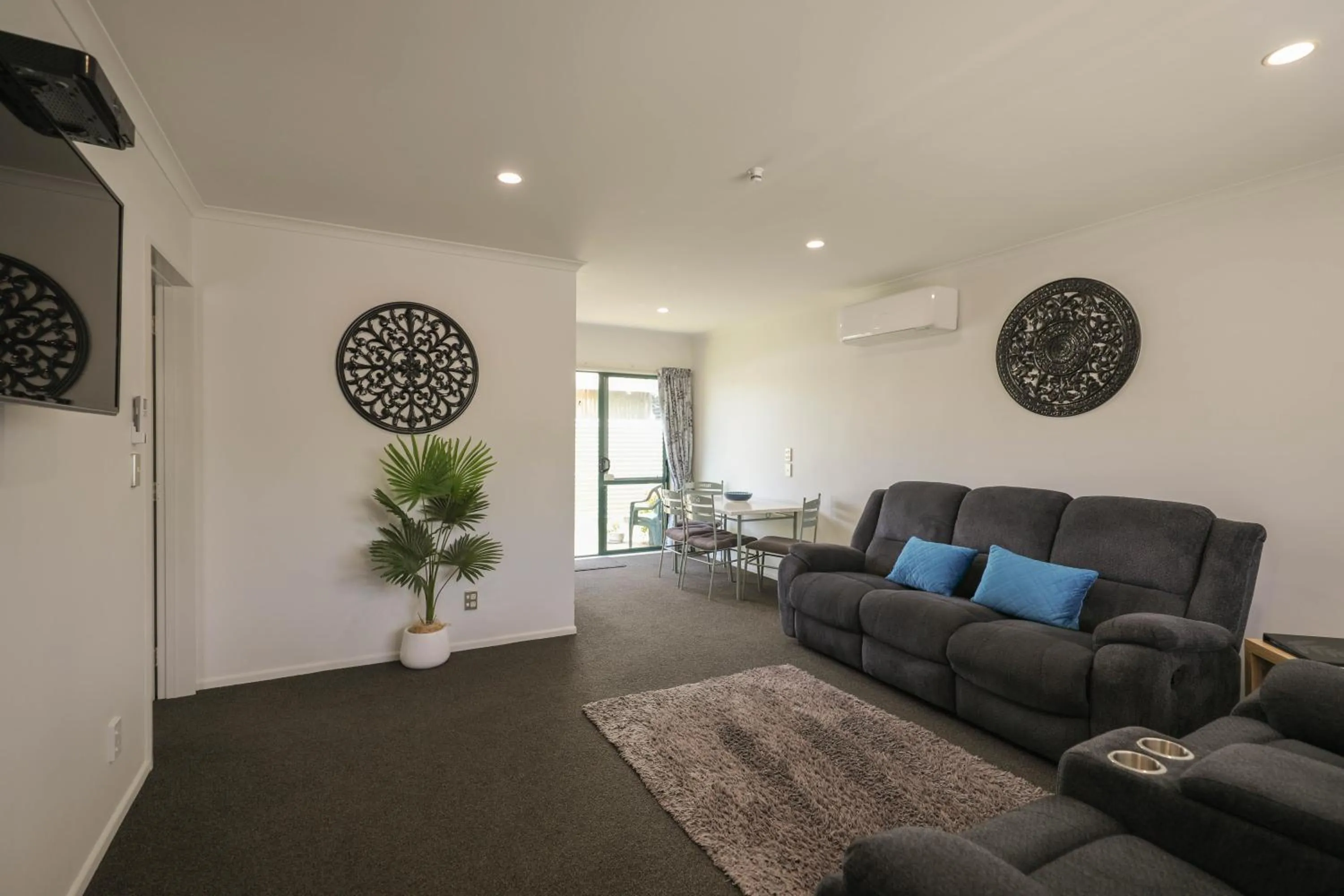 Living room in Camelot Motor Lodge and Conference Centre