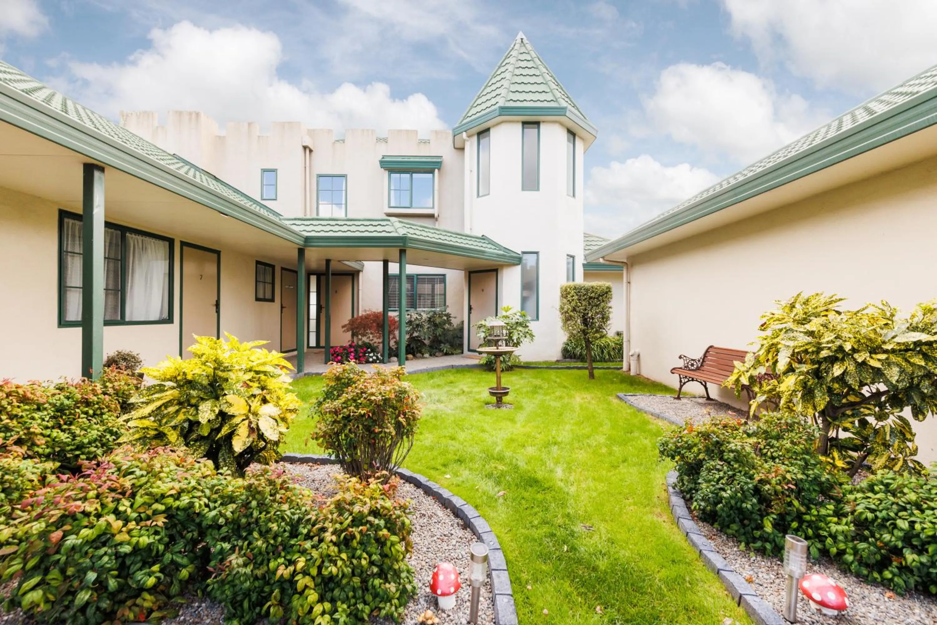 Garden in Camelot Motor Lodge and Conference Centre