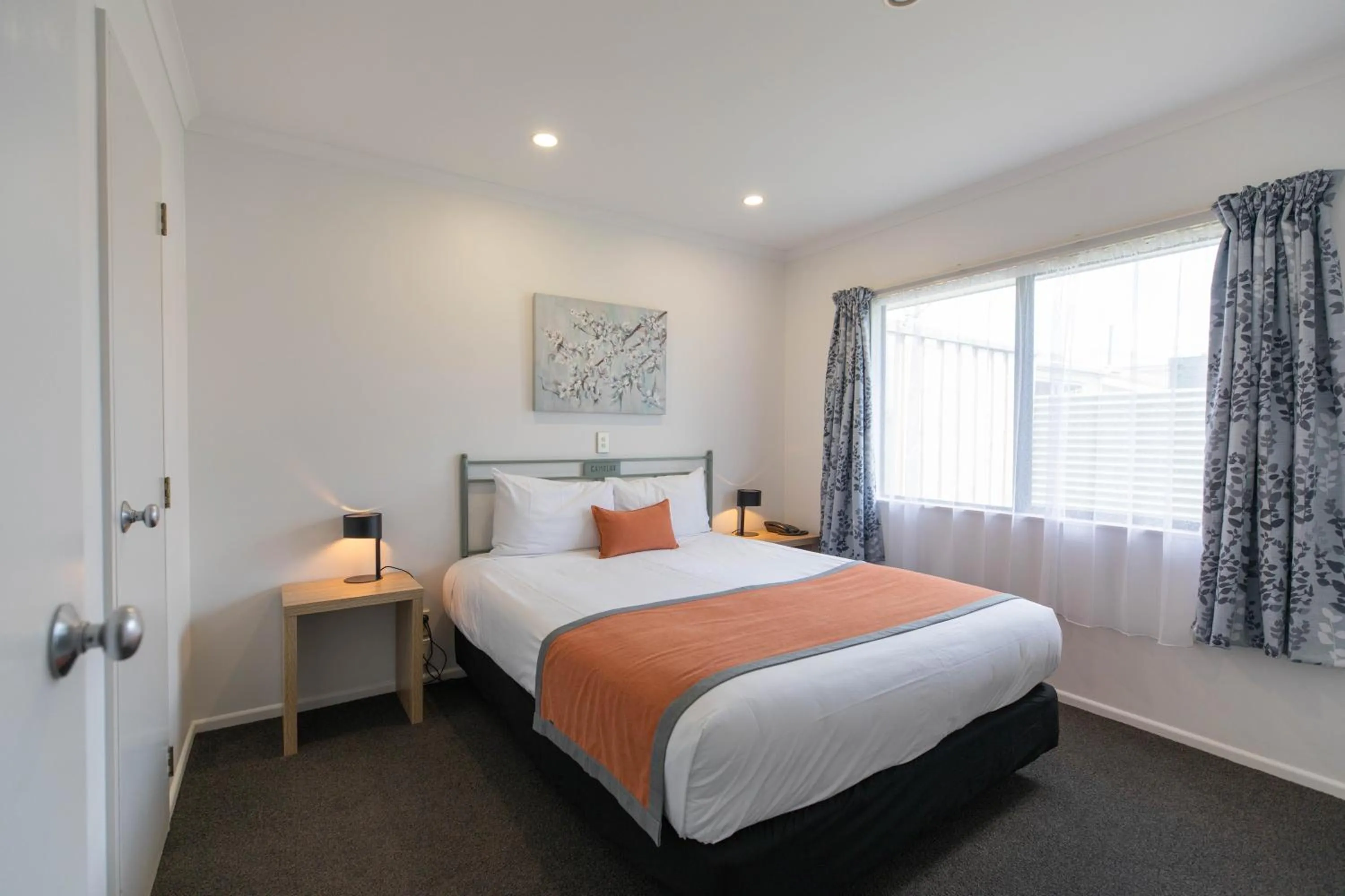 Bedroom, Bed in Camelot Motor Lodge and Conference Centre