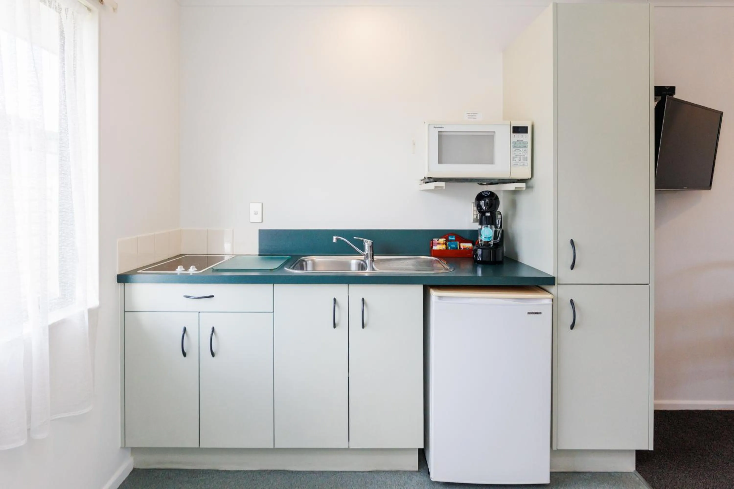 Coffee/tea facilities in Camelot Motor Lodge and Conference Centre