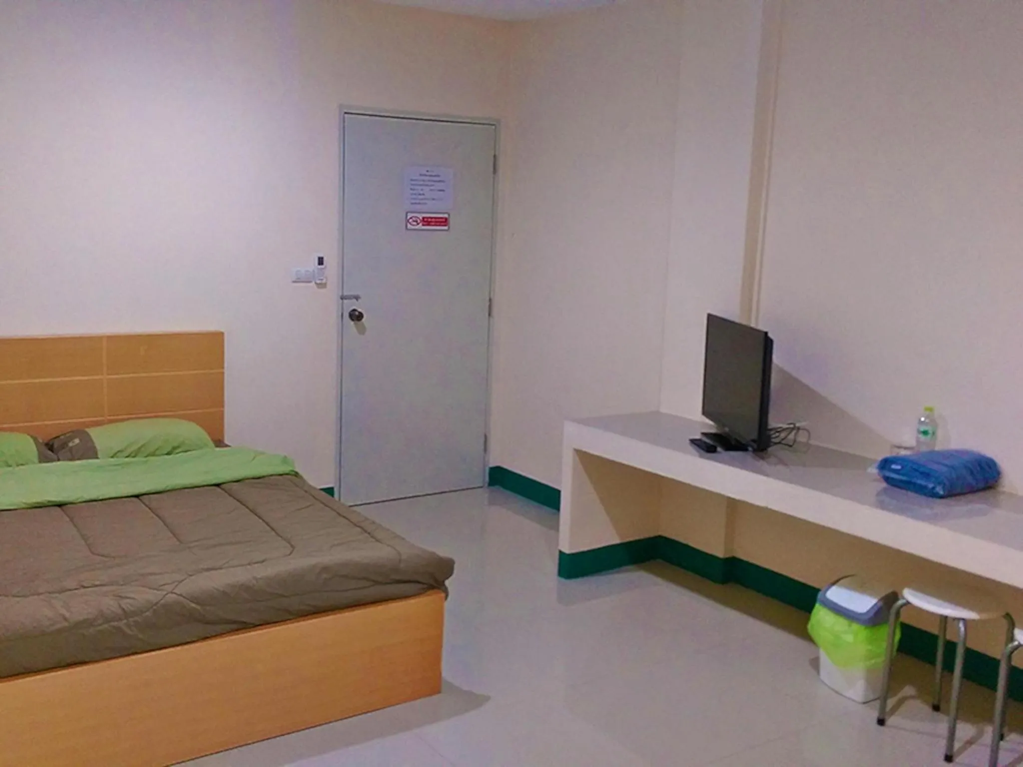 Photo of the whole room, Bed in Sorworakit Hotel