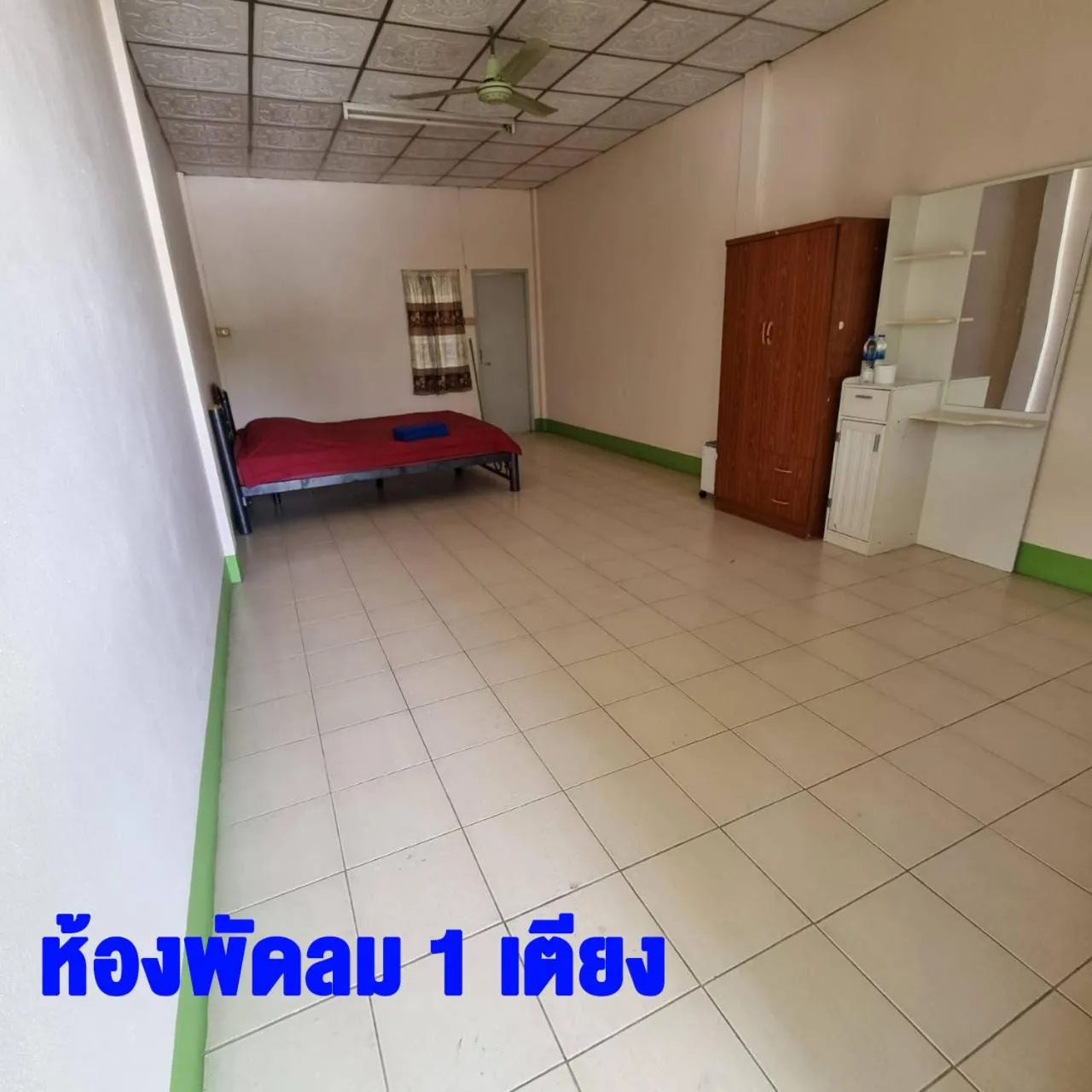 Photo of the whole room, Bed in Sorworakit Hotel