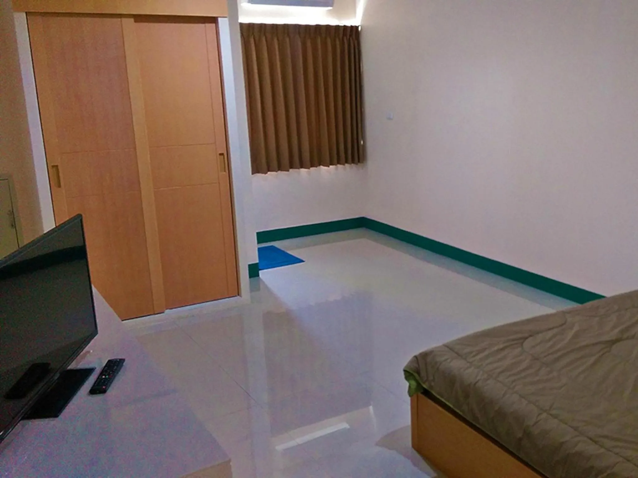 Photo of the whole room, Bed in Sorworakit Hotel