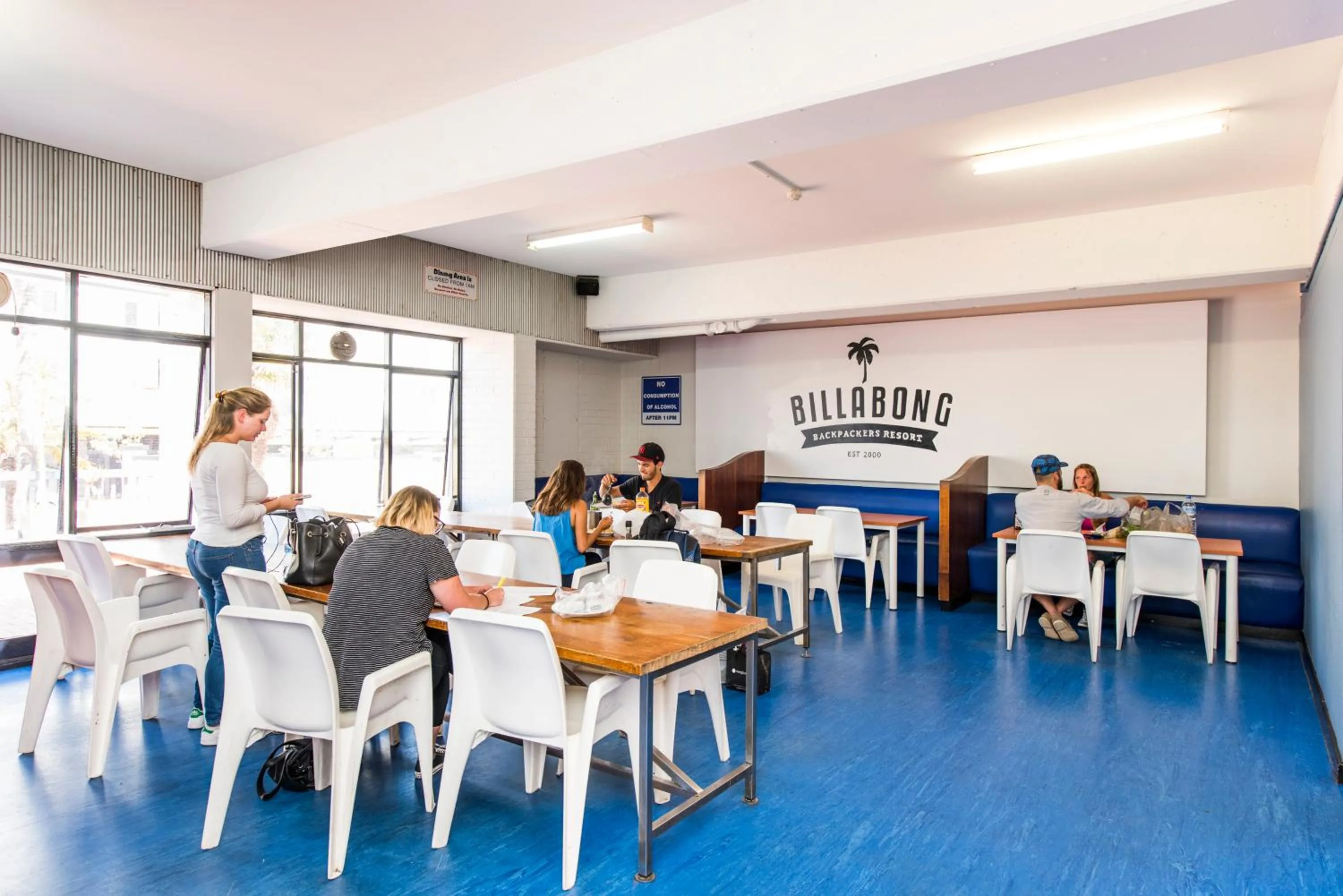 Communal lounge/ TV room in Billabong Backpackers Resort