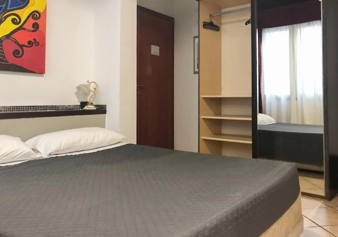 Photo of the whole room, Bed in Sardinia Domus