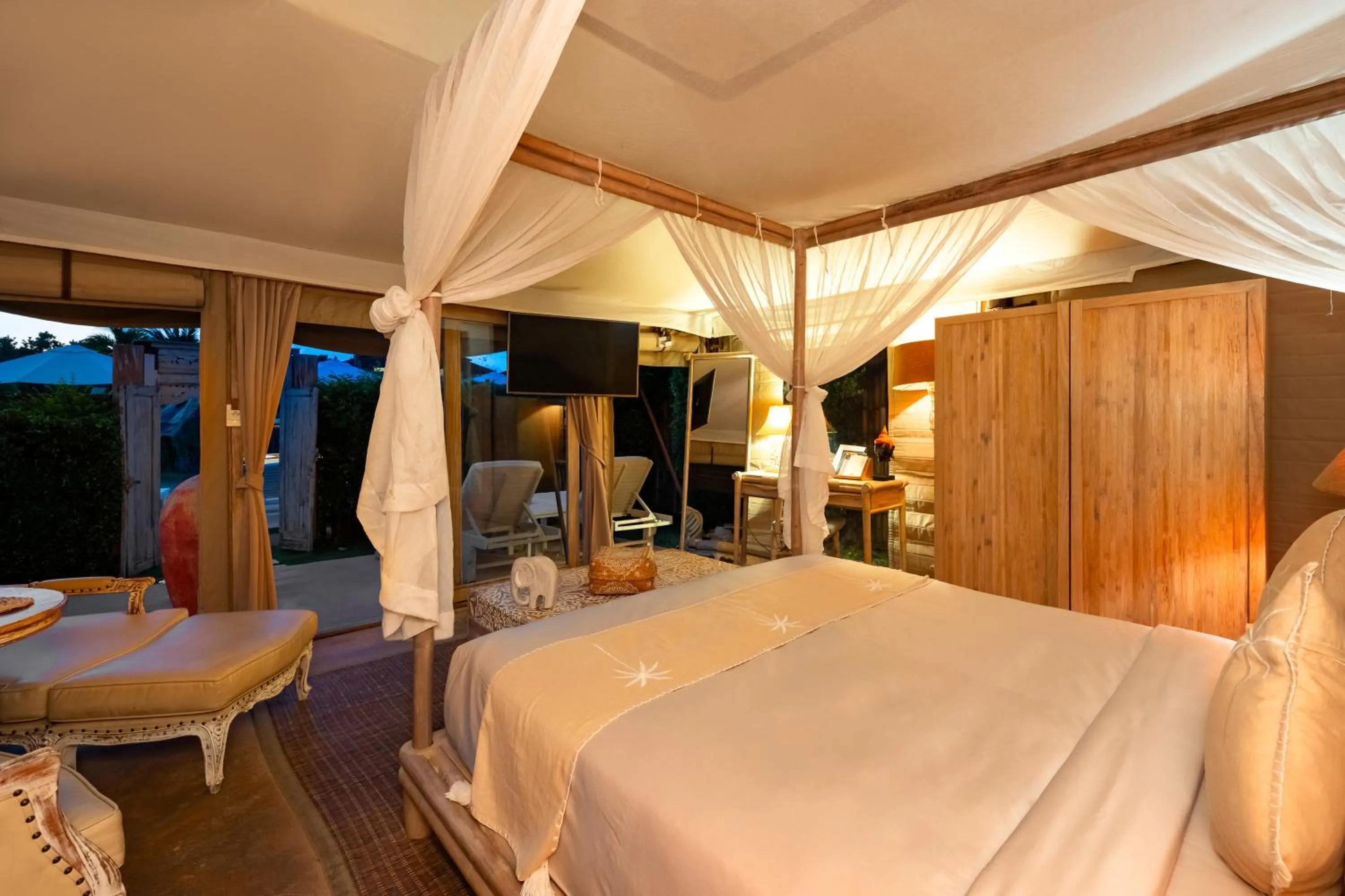 Bed in Khwan Beach Resort - Luxury Glamping and Pool Villas Samui - Adults Only - SHA Extra Plus