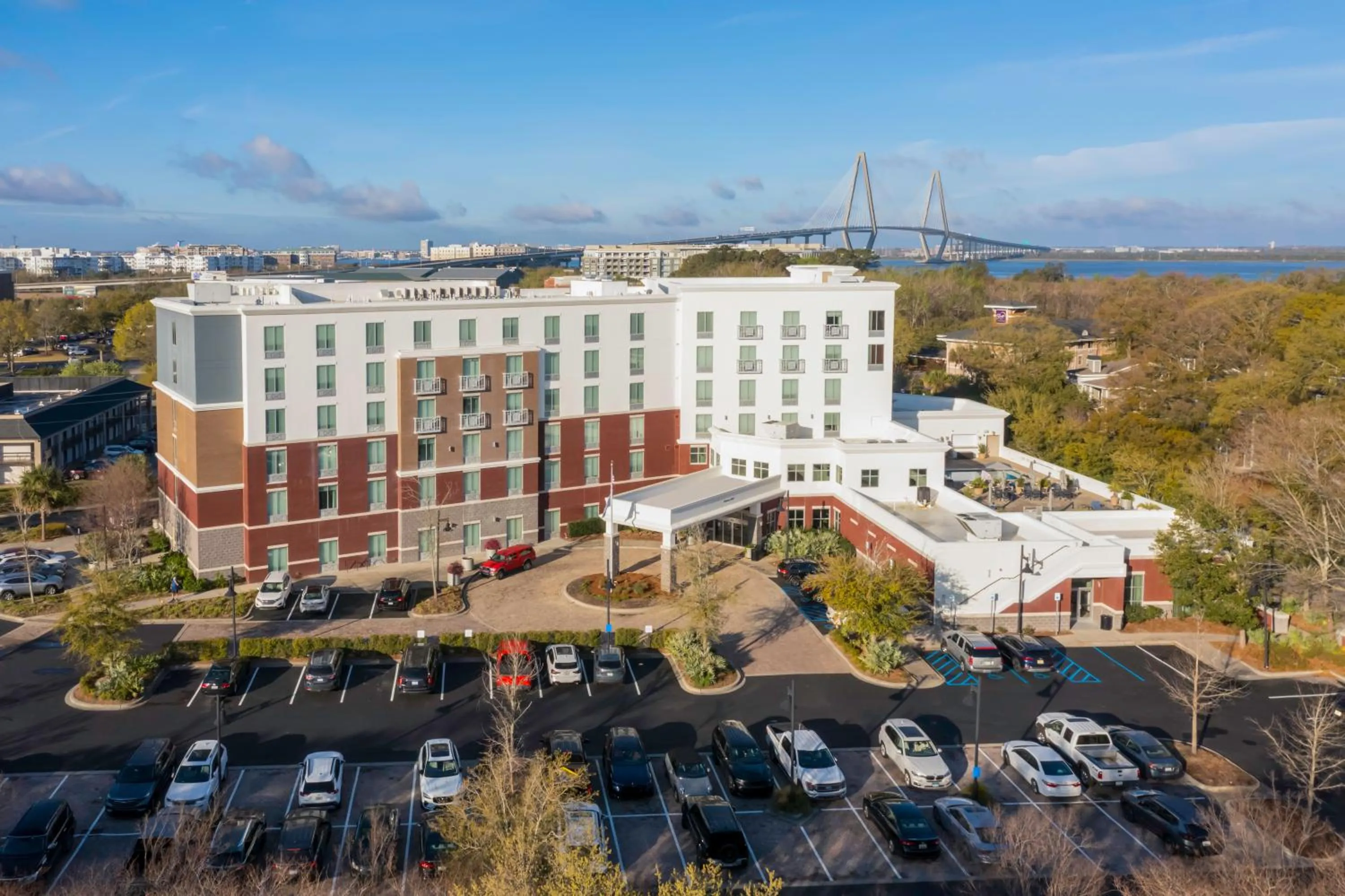 Property building in Hilton Garden Inn Charleston / Mt. Pleasant