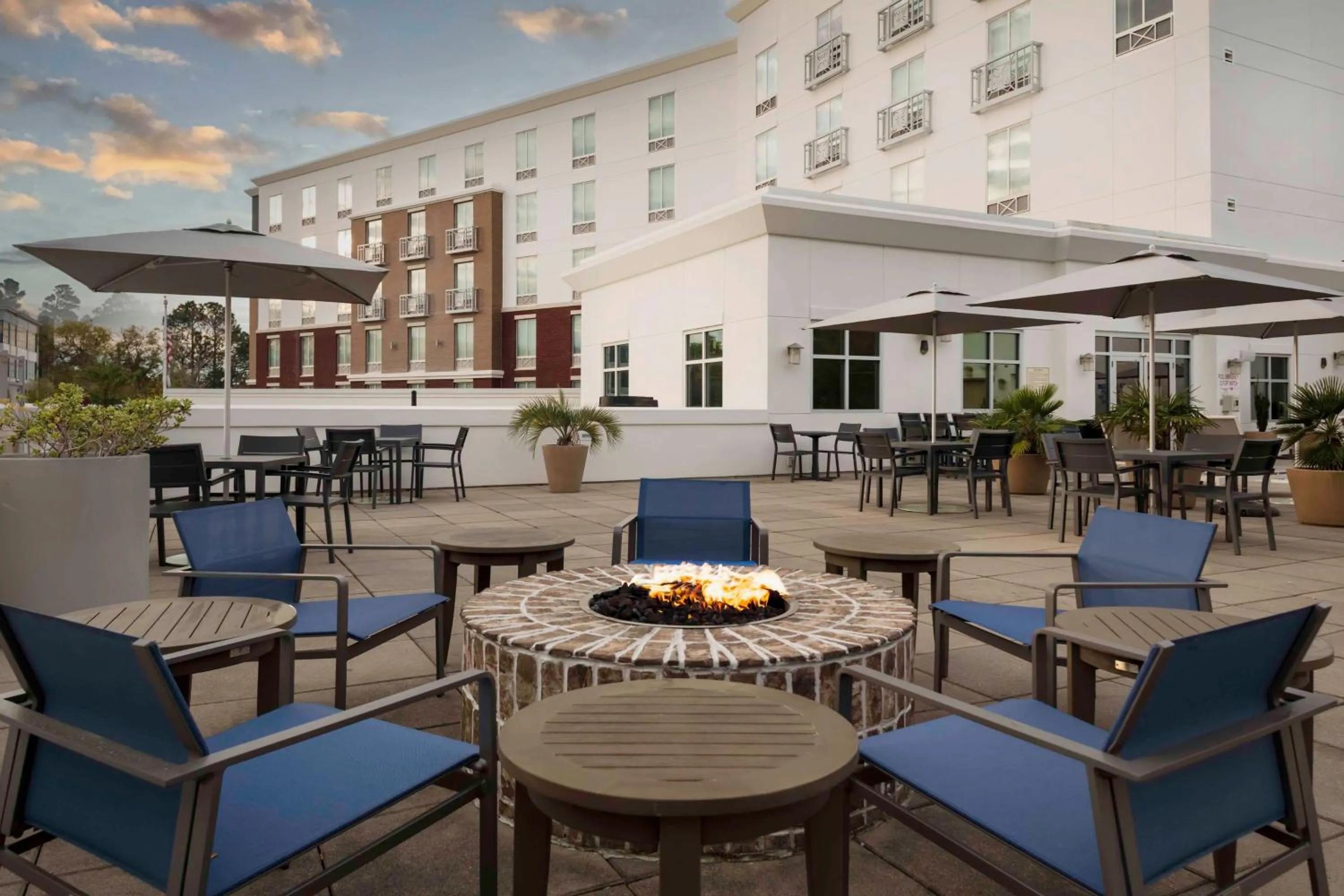 Patio in Hilton Garden Inn Charleston / Mt. Pleasant
