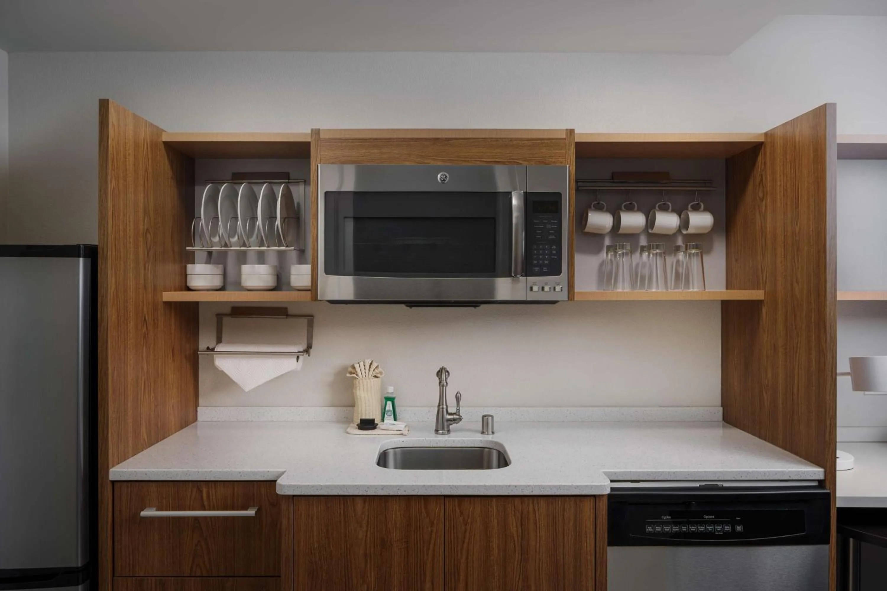Kitchen or kitchenette in Home2 Suites by Hilton Bellingham