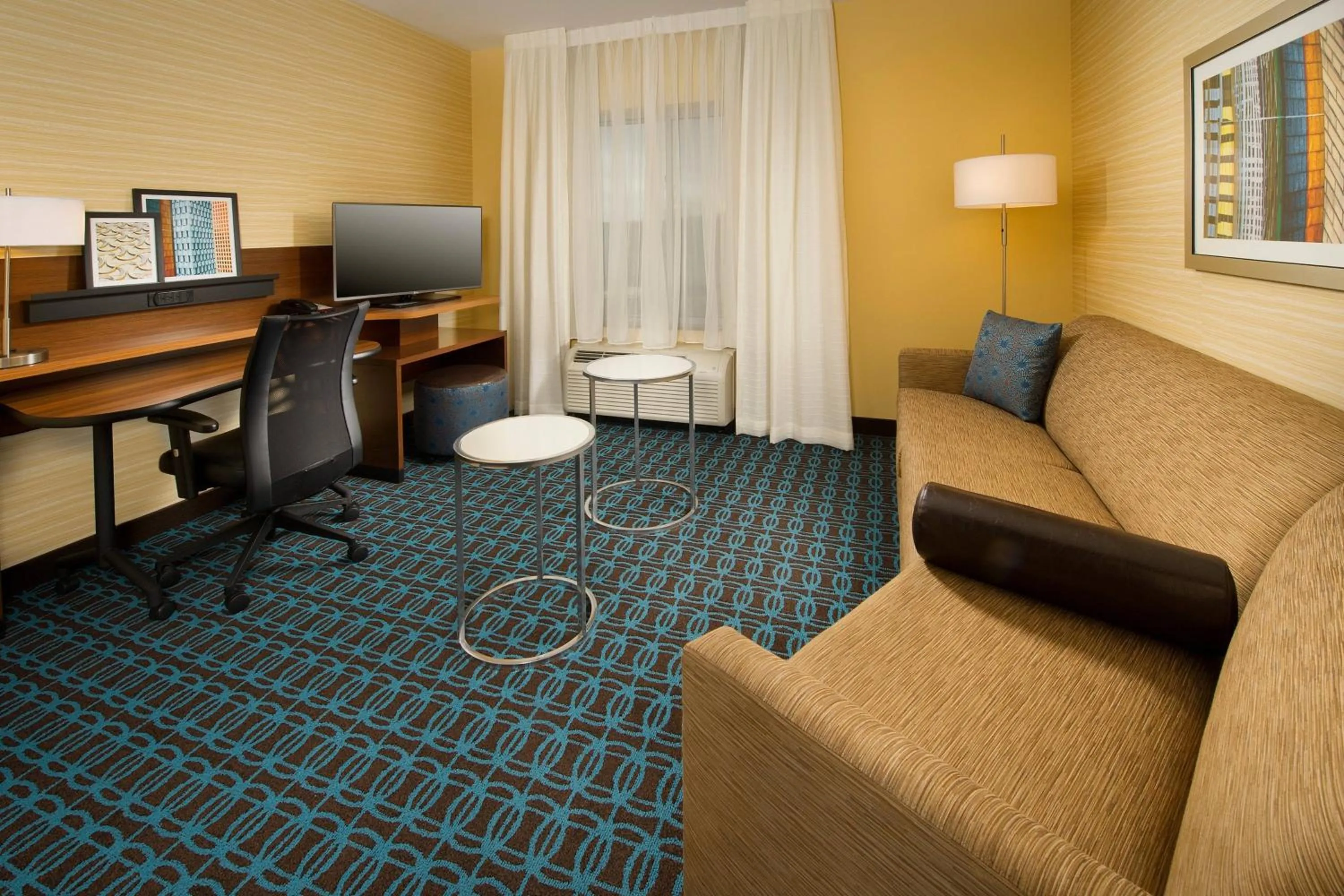 Living room in Fairfield Inn & Suites by Marriott Arundel Mills BWI Airport